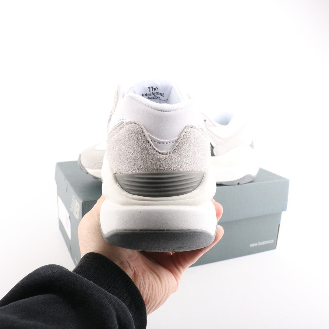 New Balance 5740 Sea Salt/Black