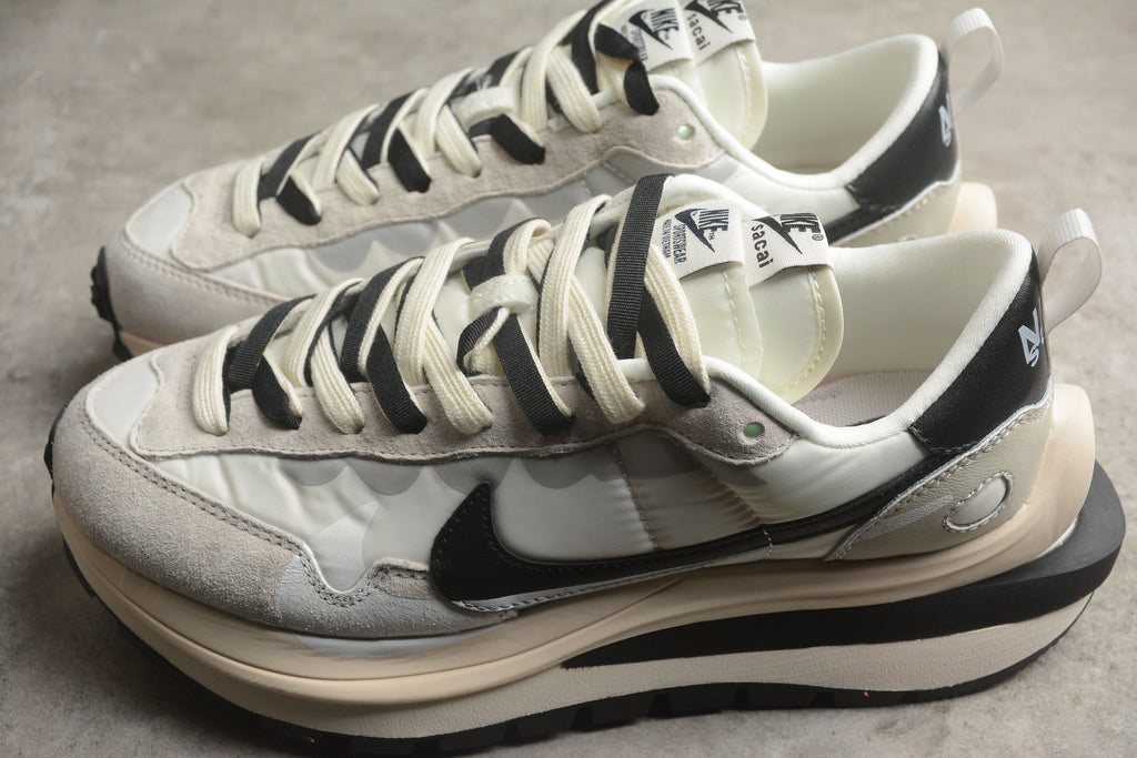 Nike x sacai VaporWaffle White / Black