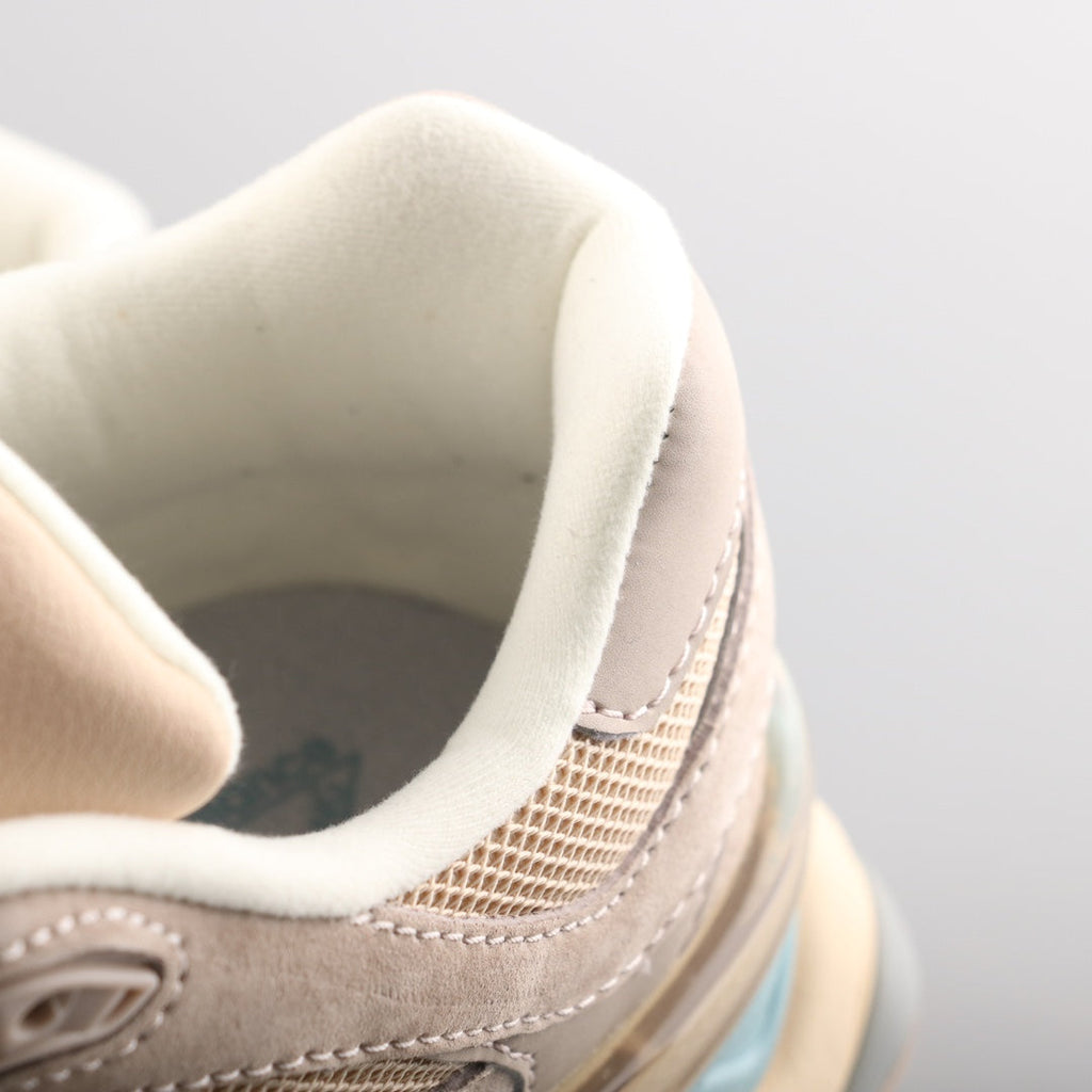 New Balance 9060 Ivory