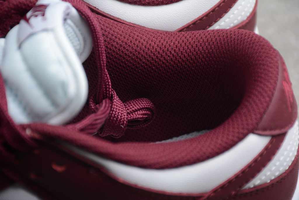 Nike Dunk Low  SB Burgundy