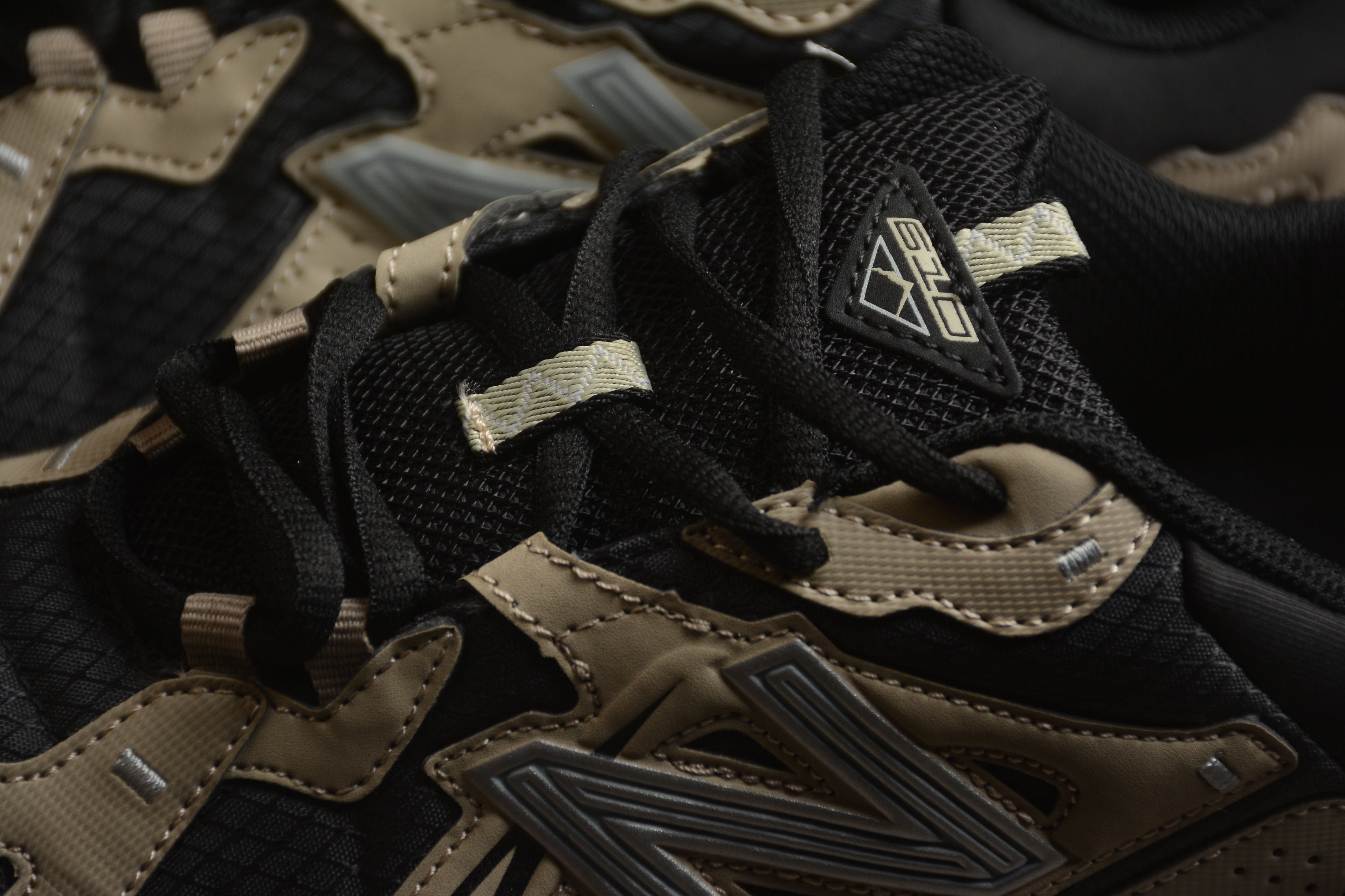New Balance 610T Black / Brown