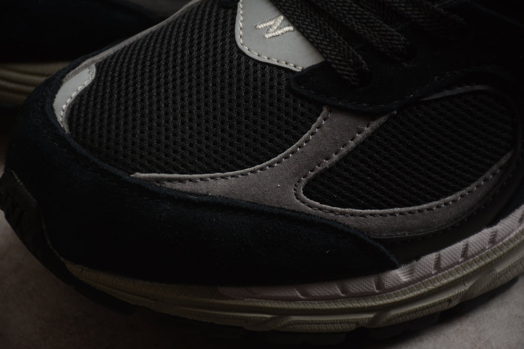 New Balance 2002R Black