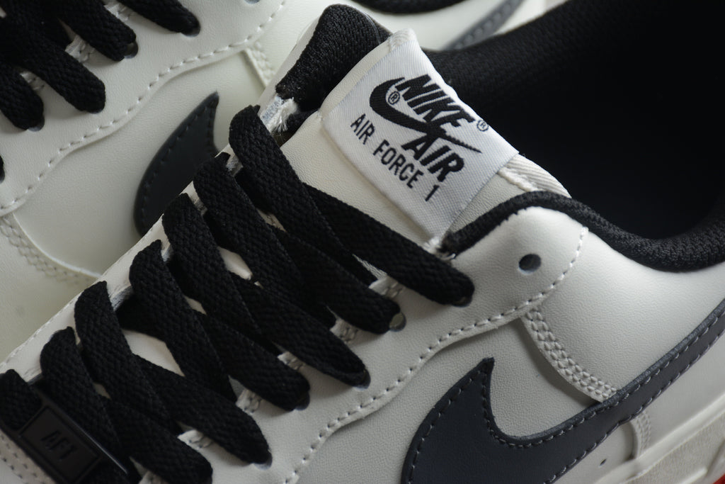 Nike Air Force One White / Grey / Red