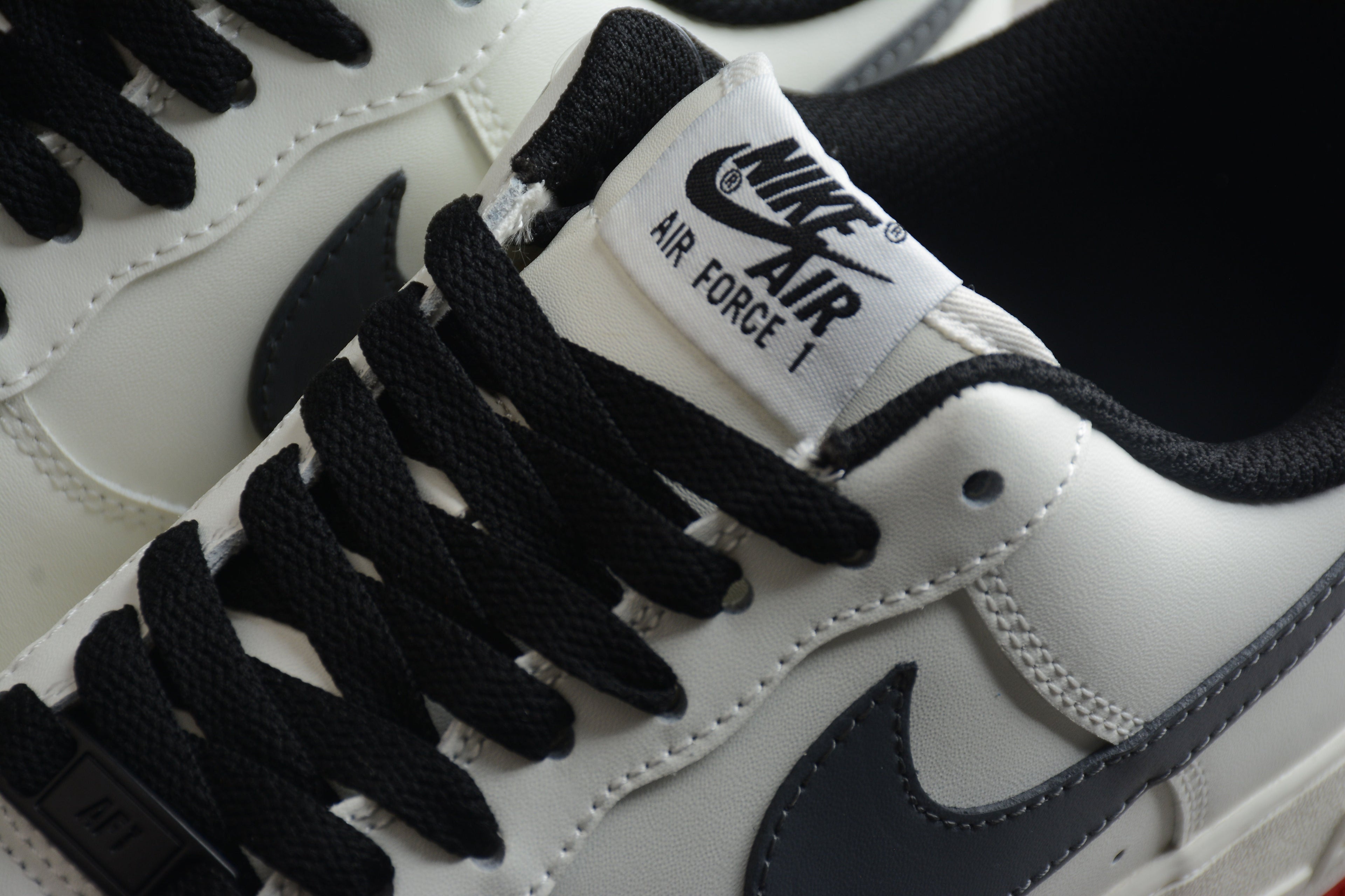 Nike Air Force One White / Grey / Red