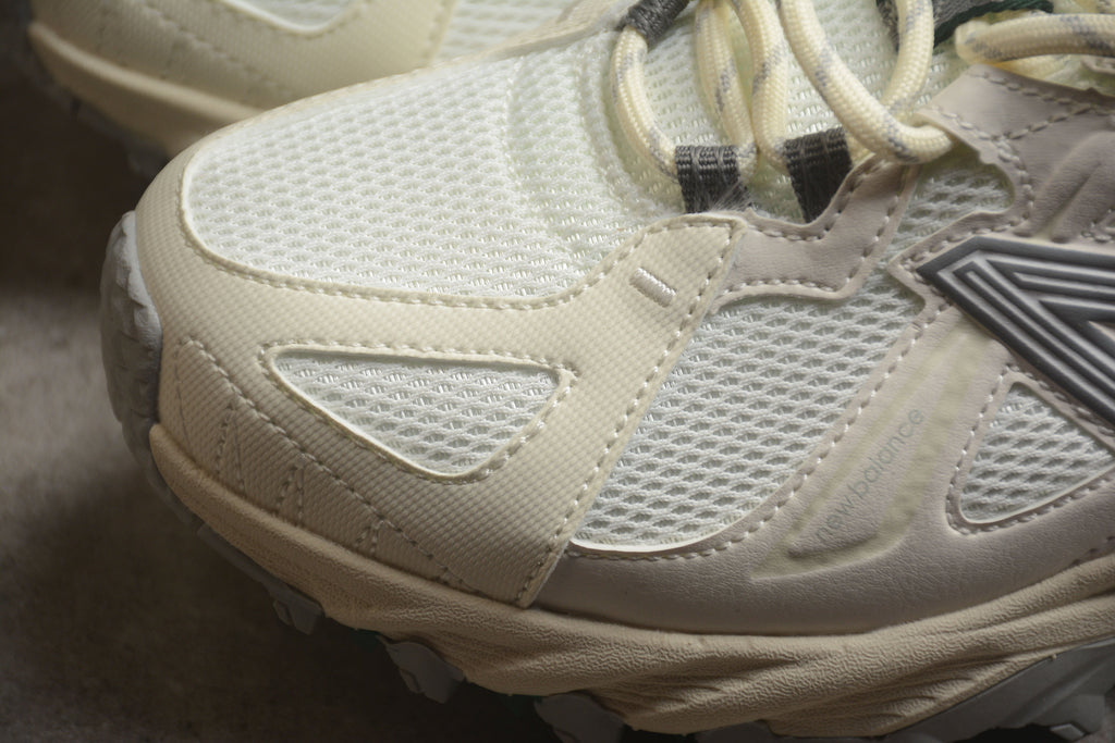 New Balance 610T Beige
