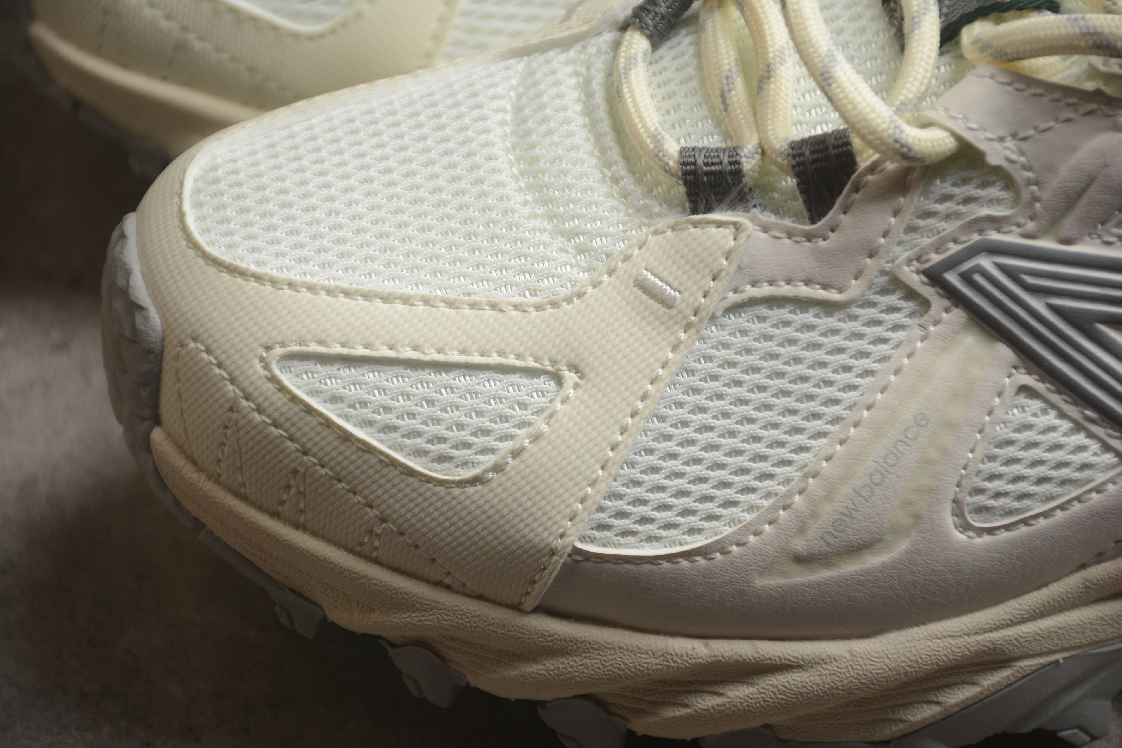 New Balance 610T Beige