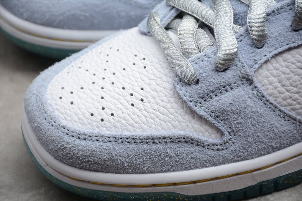 Nike Dunk Low SB Light Blue / Gold