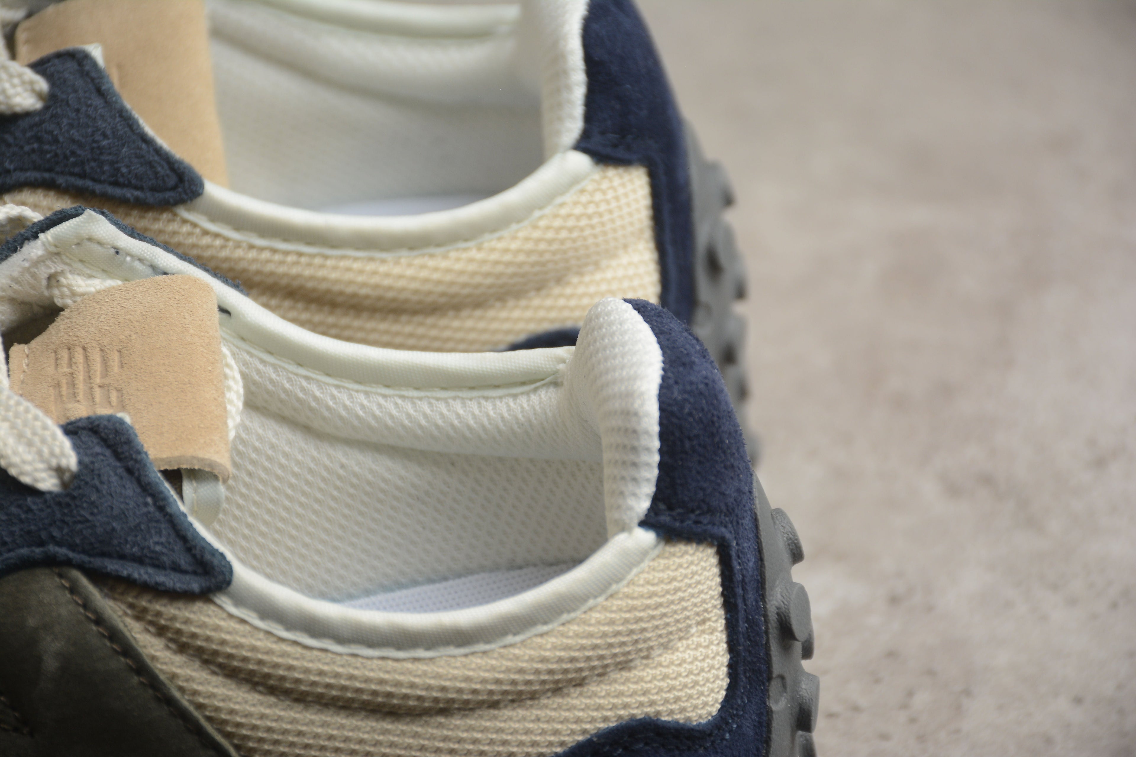 New Balance 327 Bone