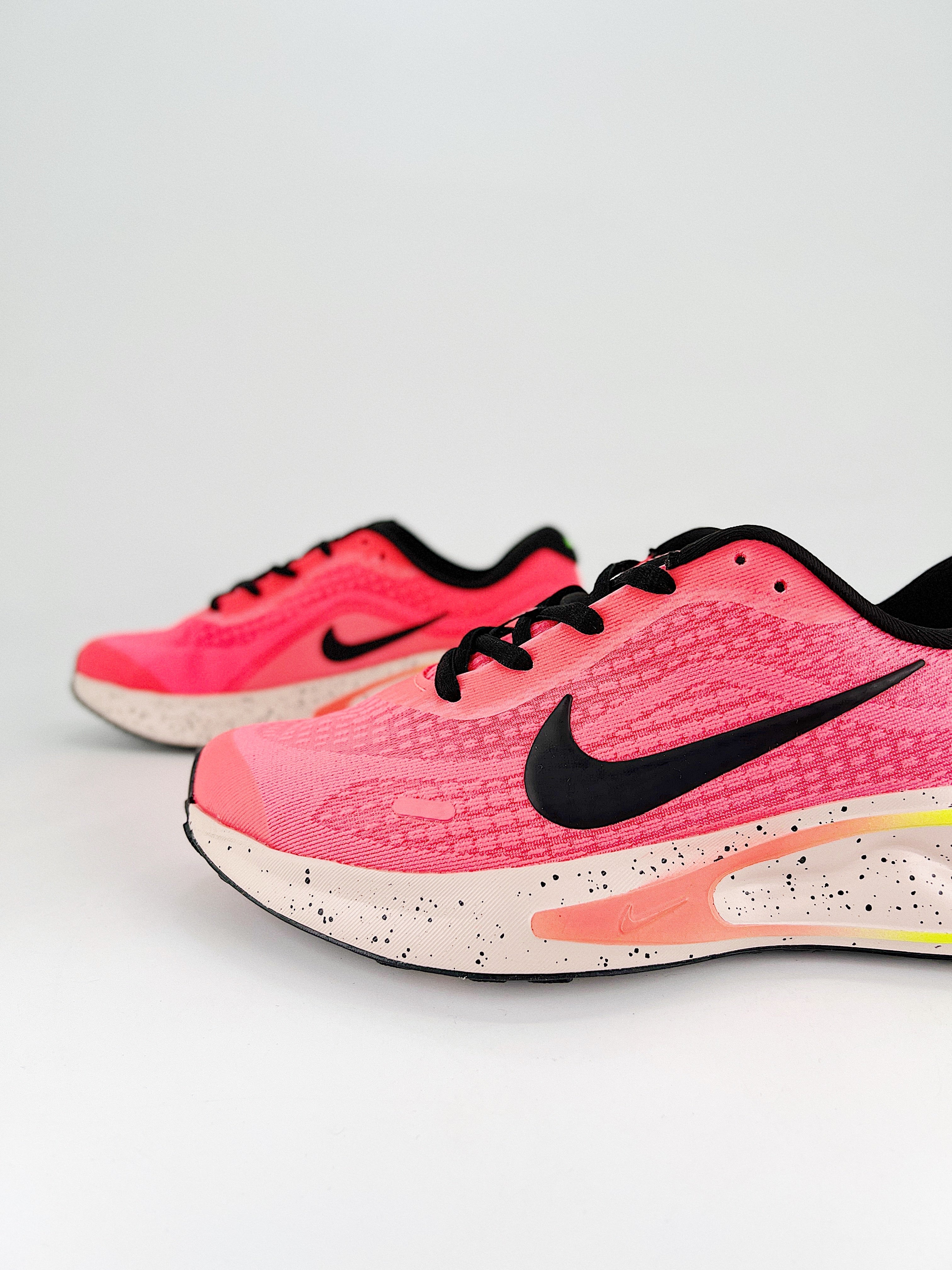 Nike running journey Hot Punch