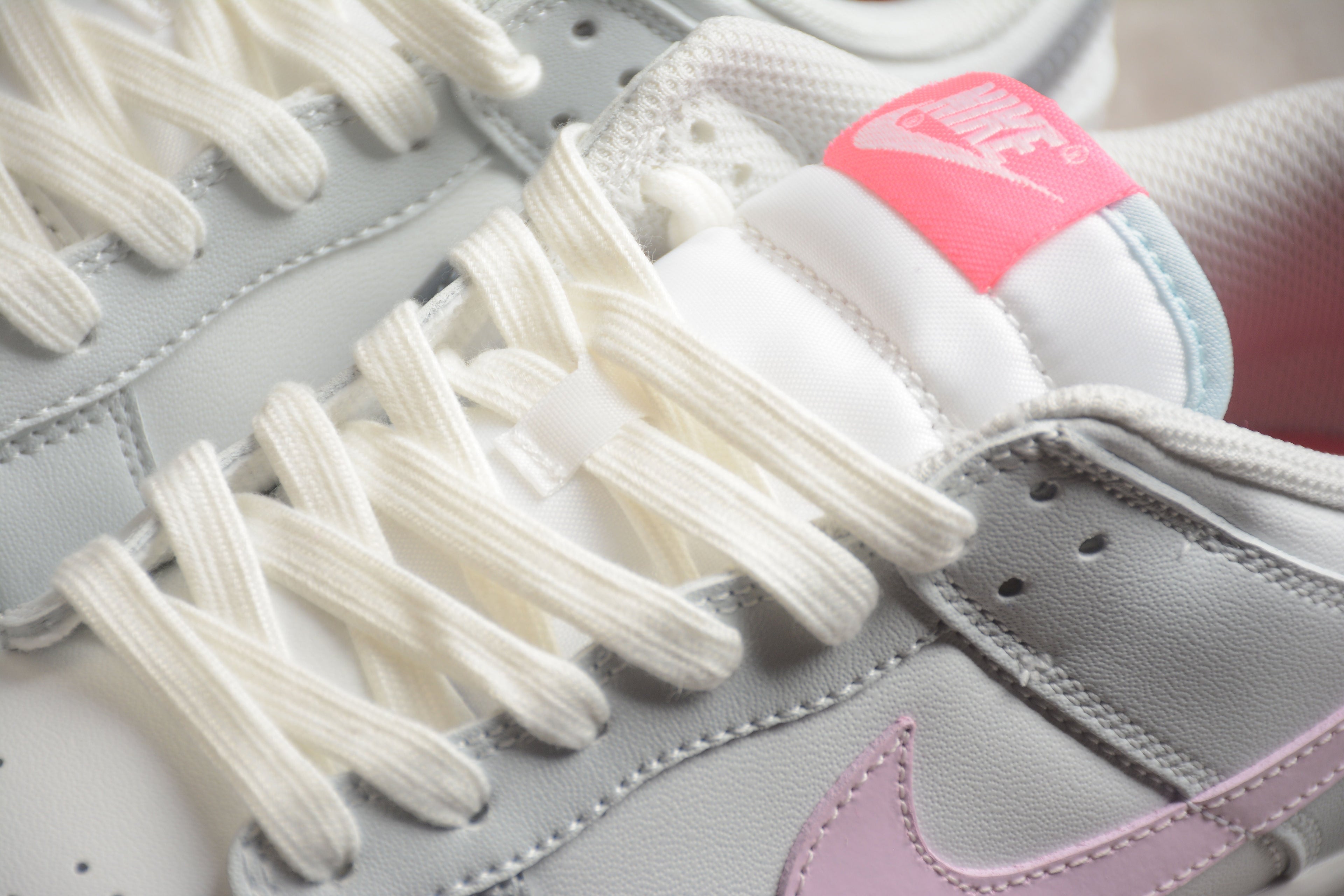 Nike Dunk Low  SB Grey / Pink