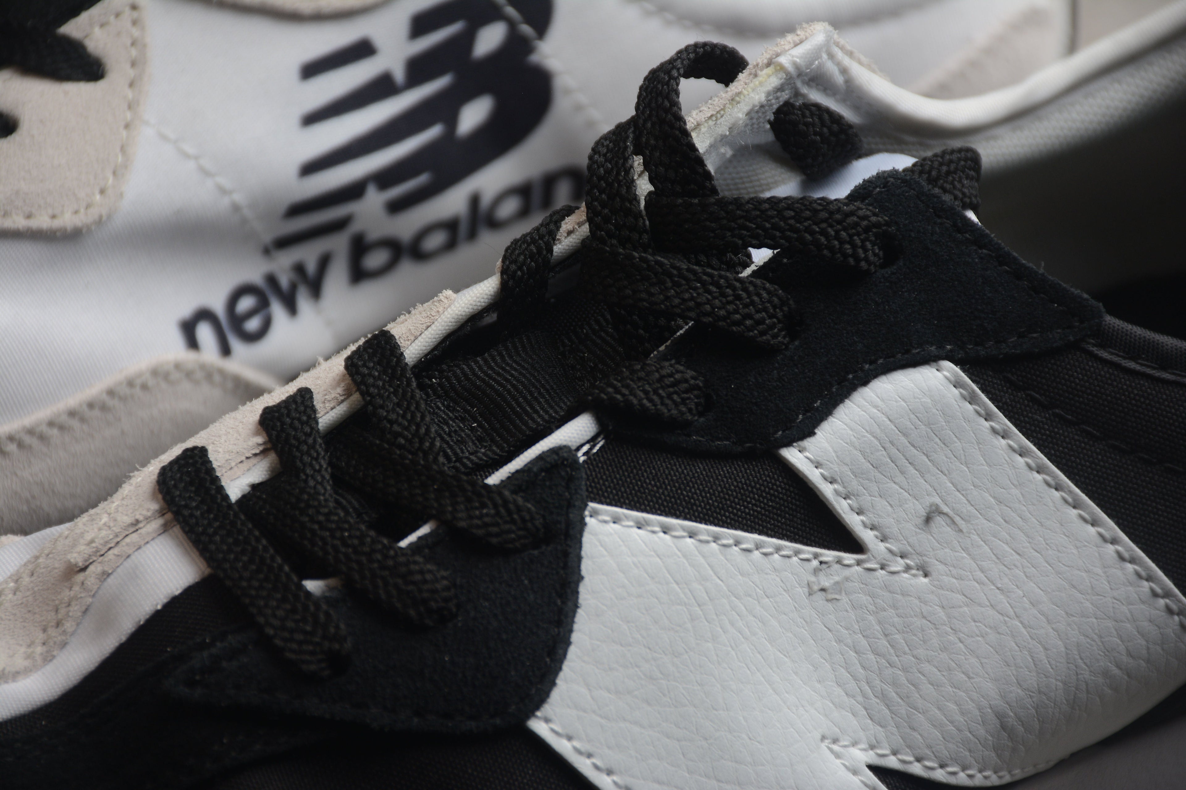 New Balance 327 Black