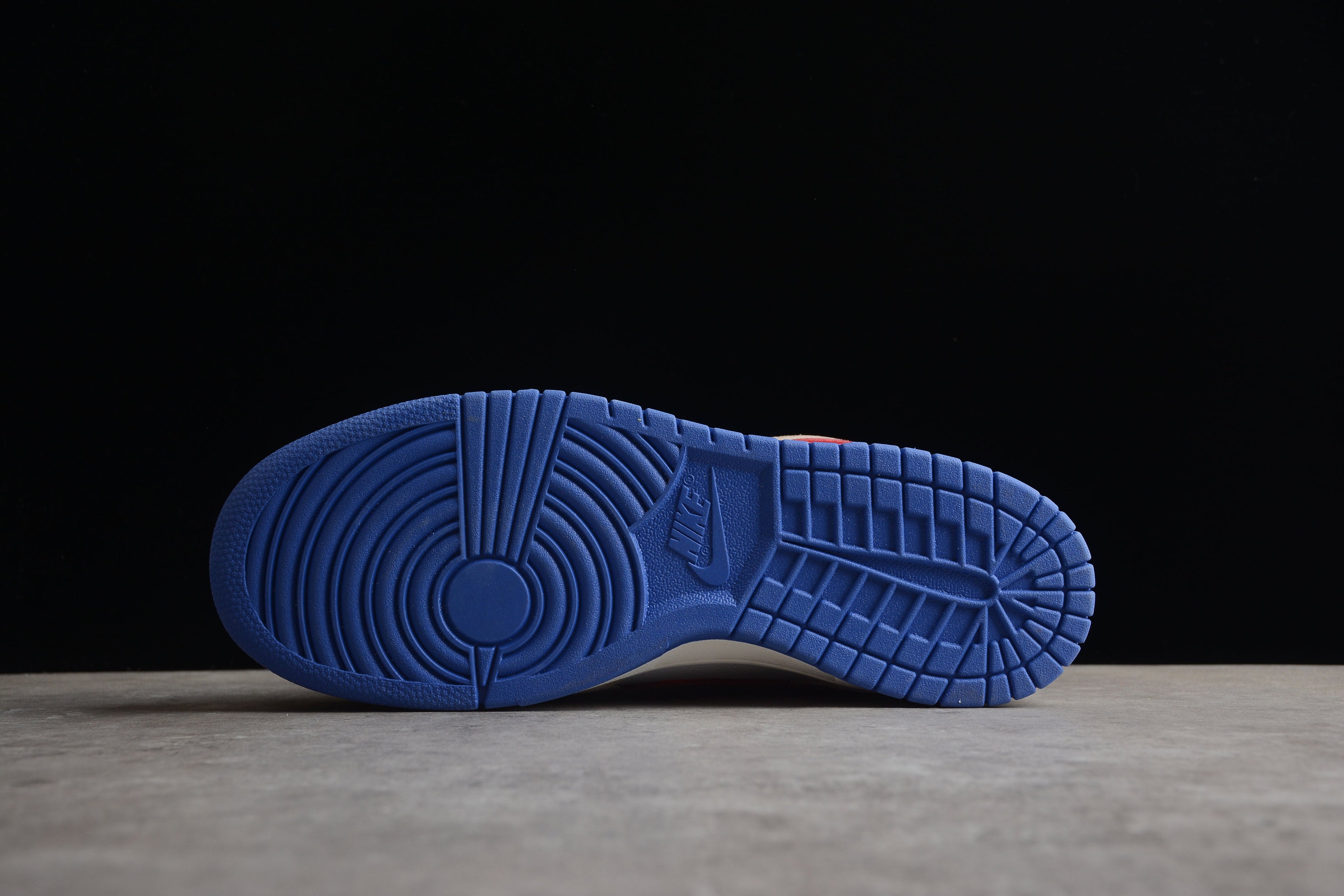 Nike Dunk Low SB Light Iron Ore / Red / Blue