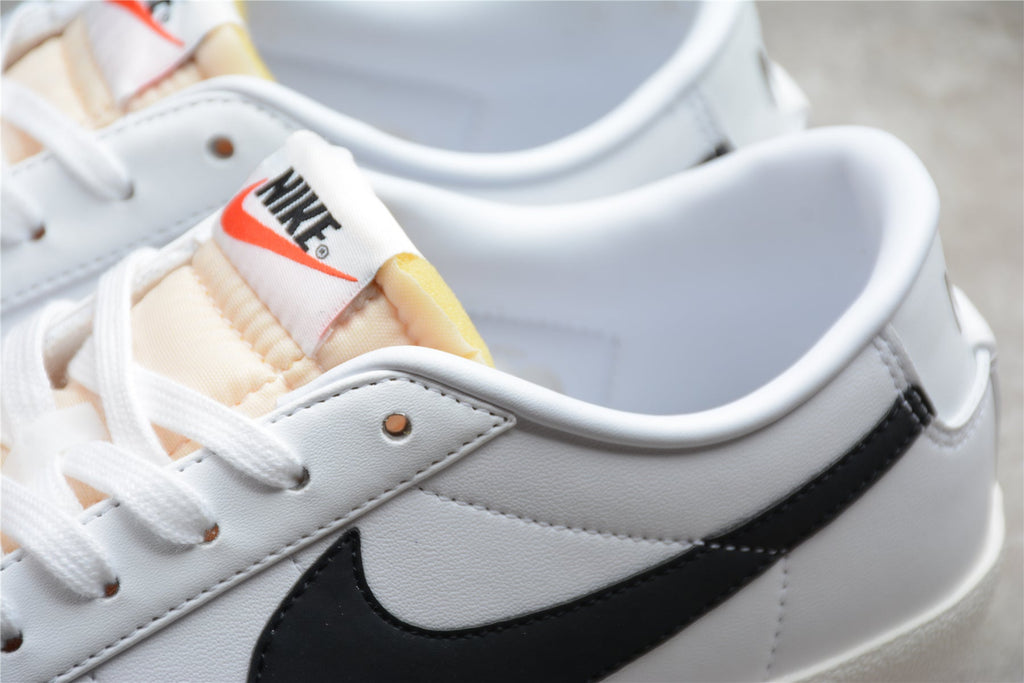 Nike Blazer Low White / Black