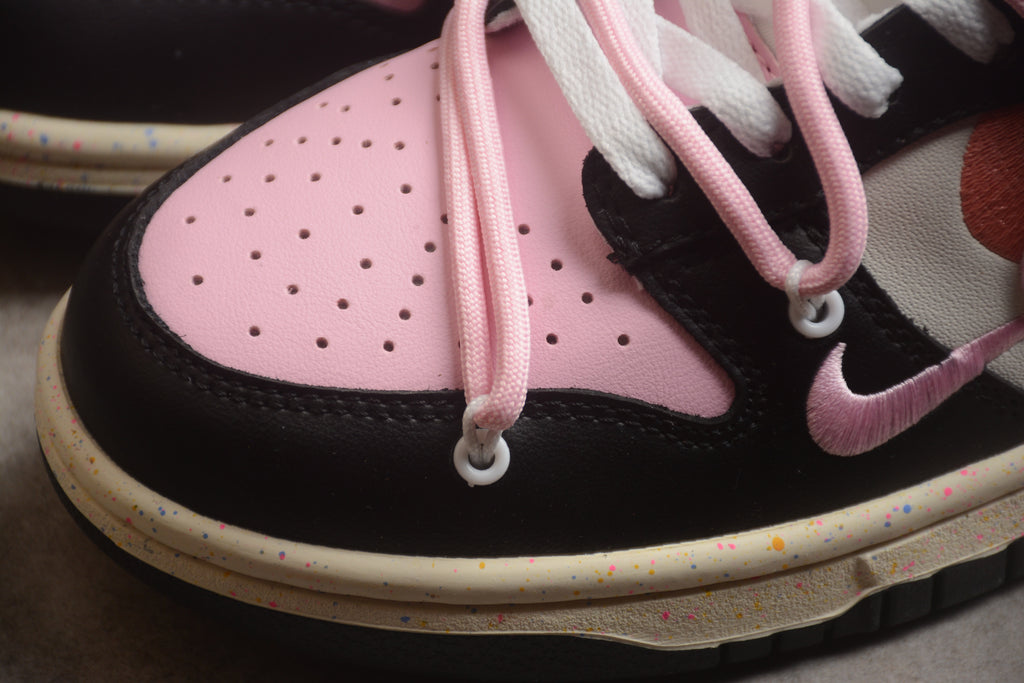 Nike Dunk Low  SB Black / Pink