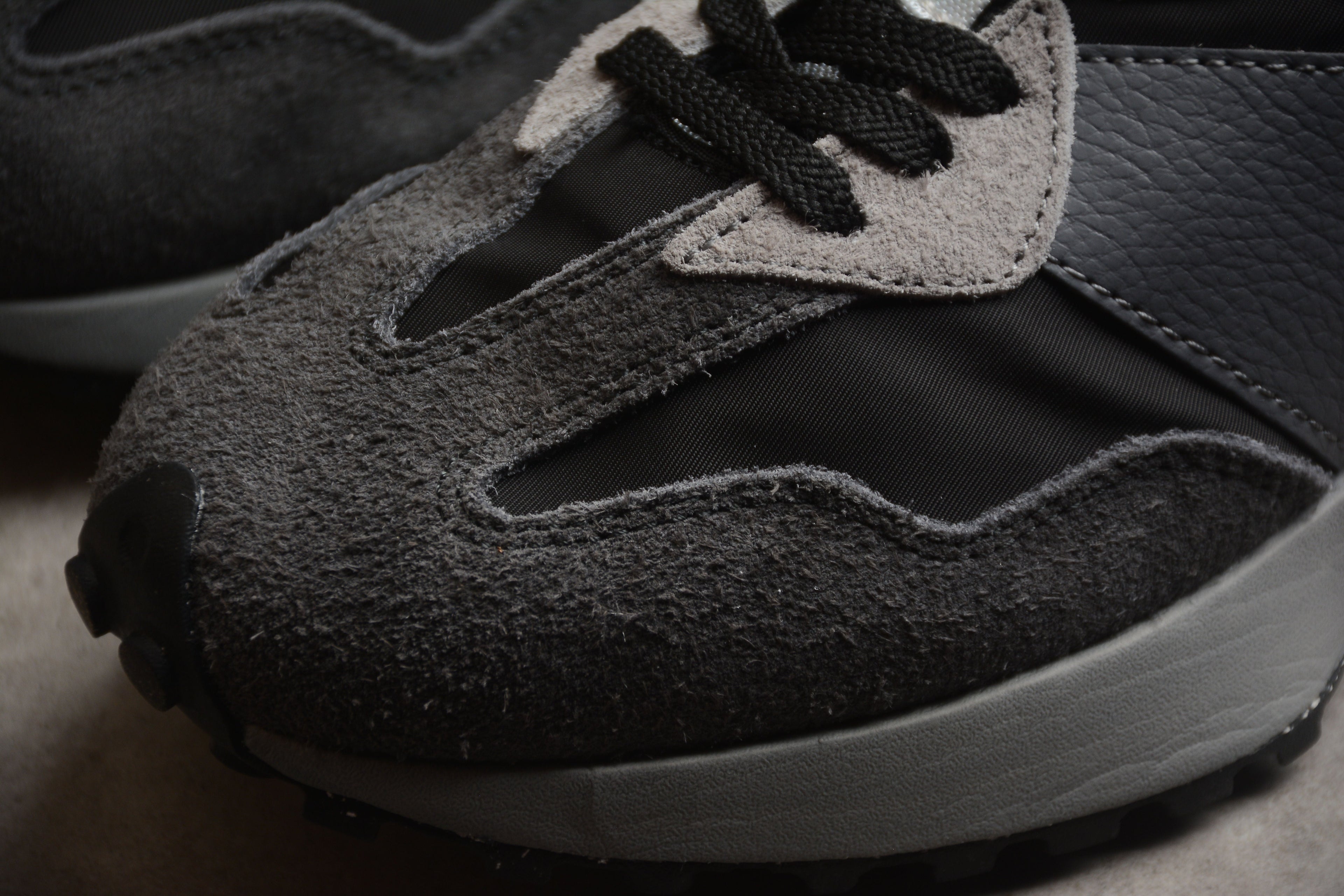 New Balance 327 Grey