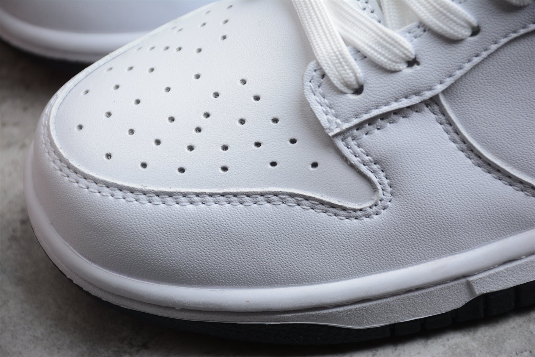 Nike Dunk Low SB White / Black