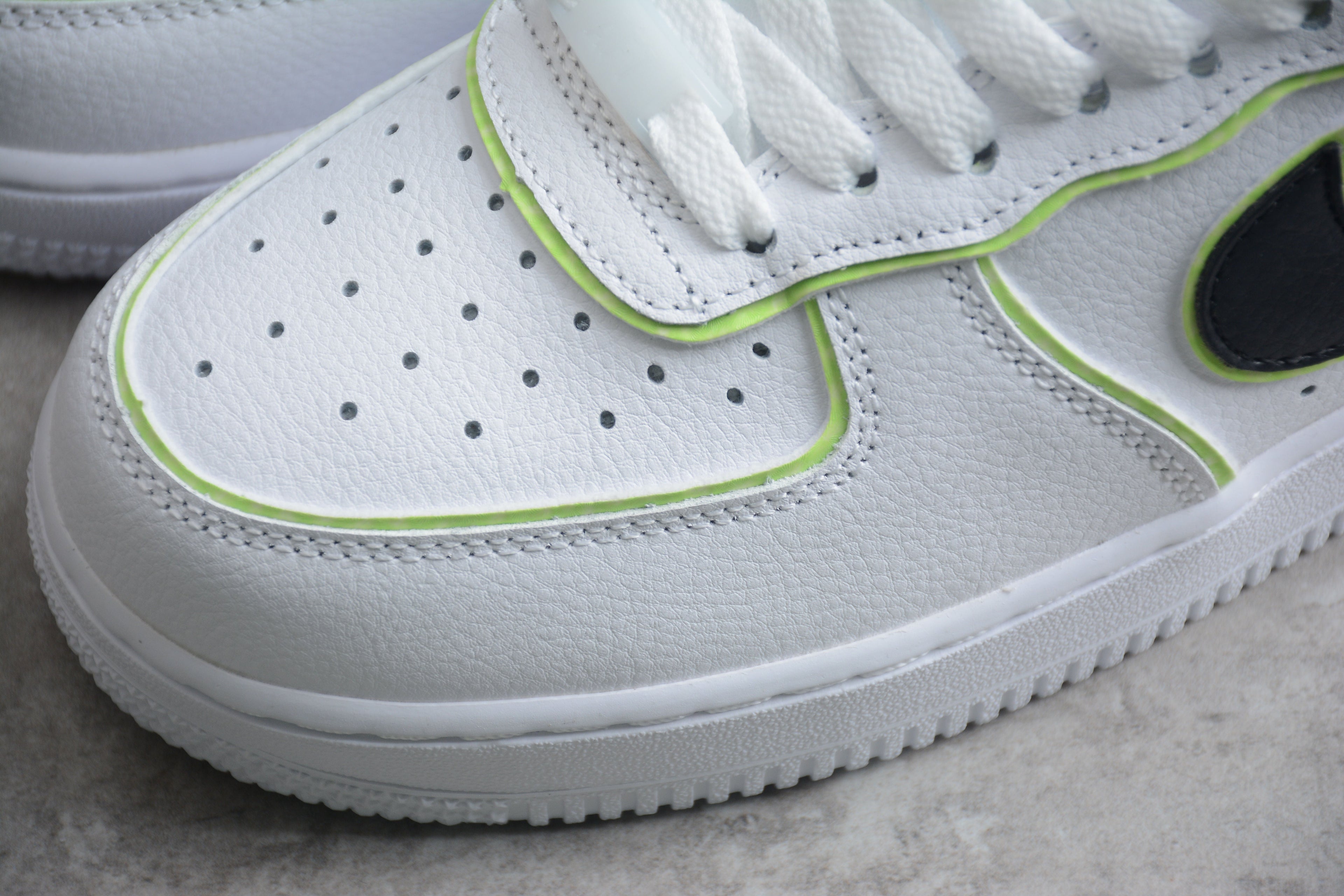 Nike Air Force One White / Black / Neon Green