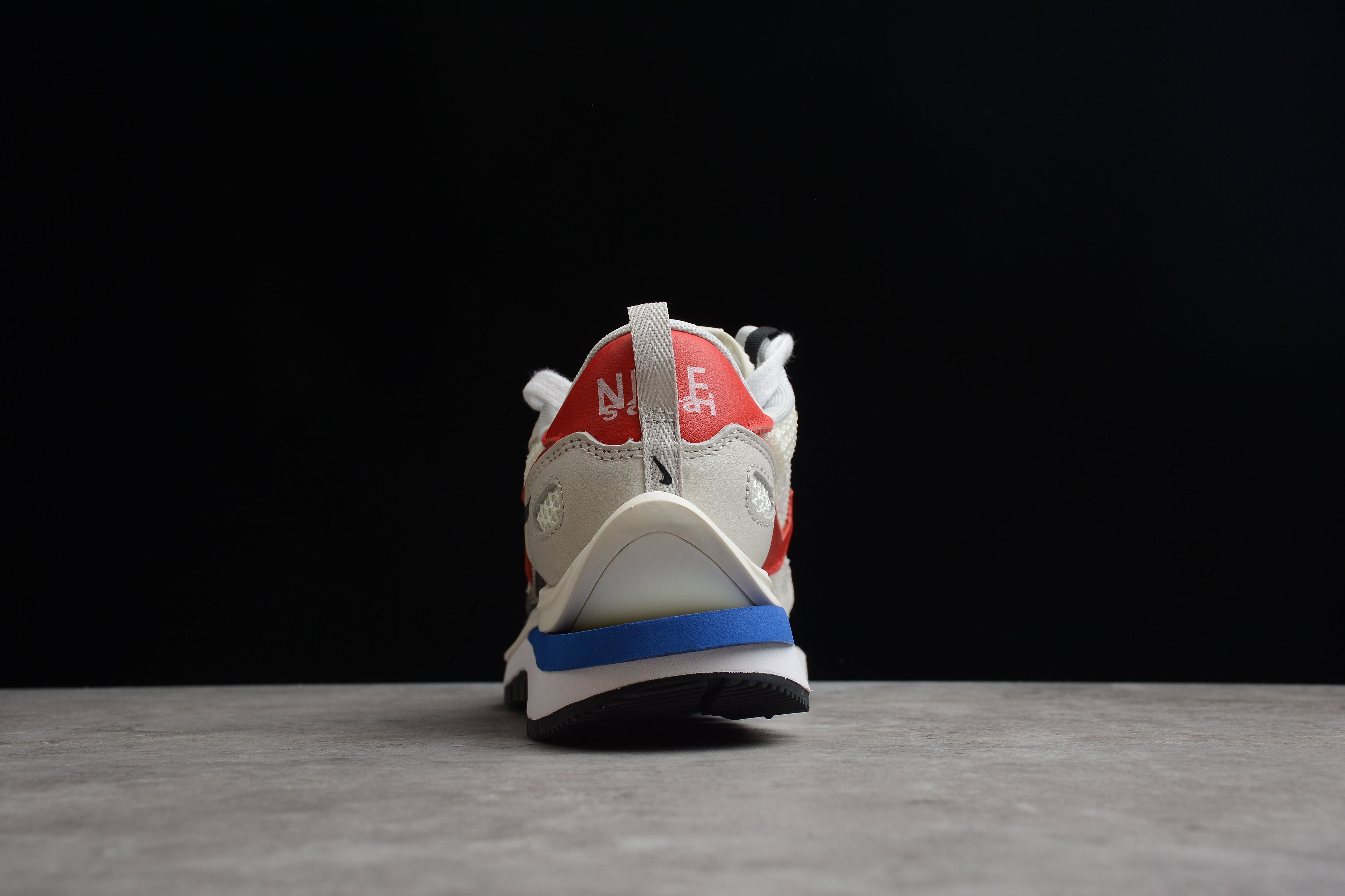 Nike x sacai VaporWaffle Sport Fuchsia / Game Royal