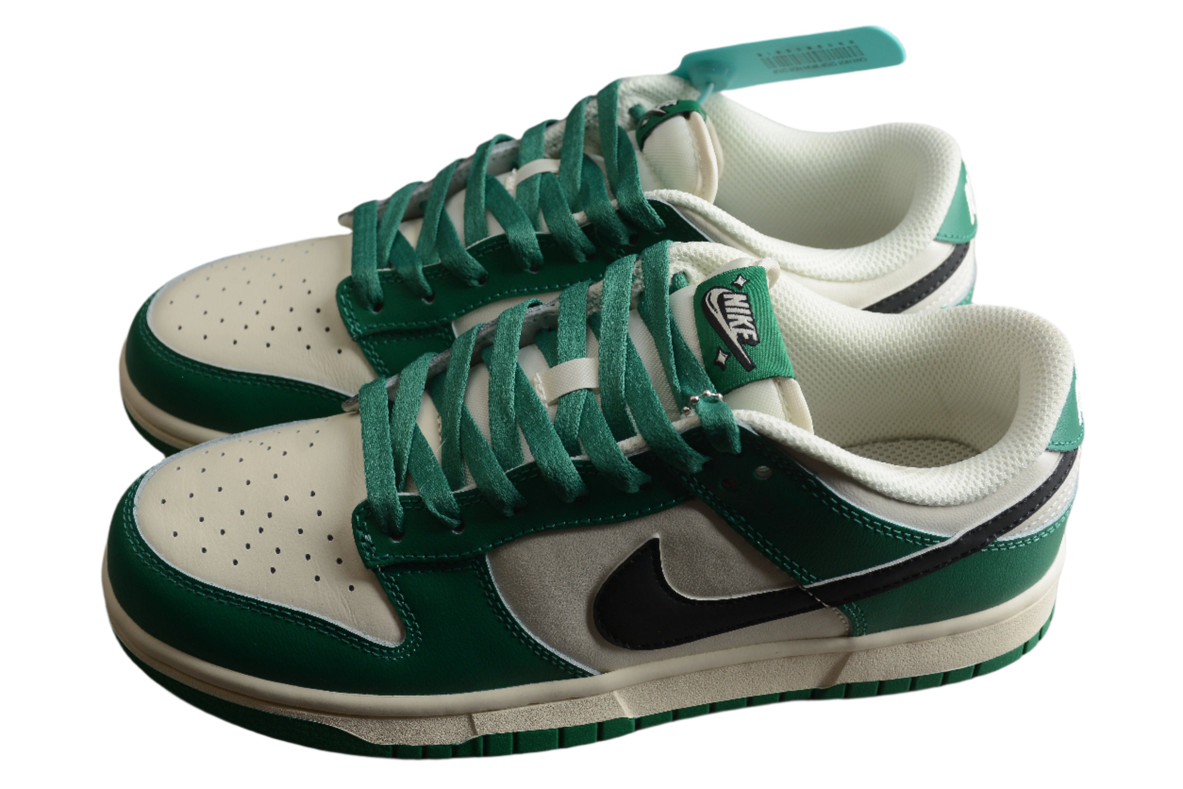 Nike Dunk Low SB Pale Ivory / Black / Malachite Green