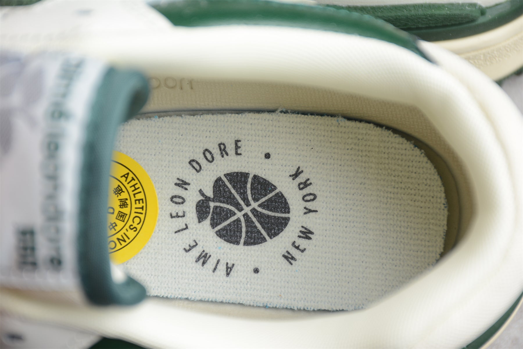 New Balance 550 Sea Salt Marsh Green