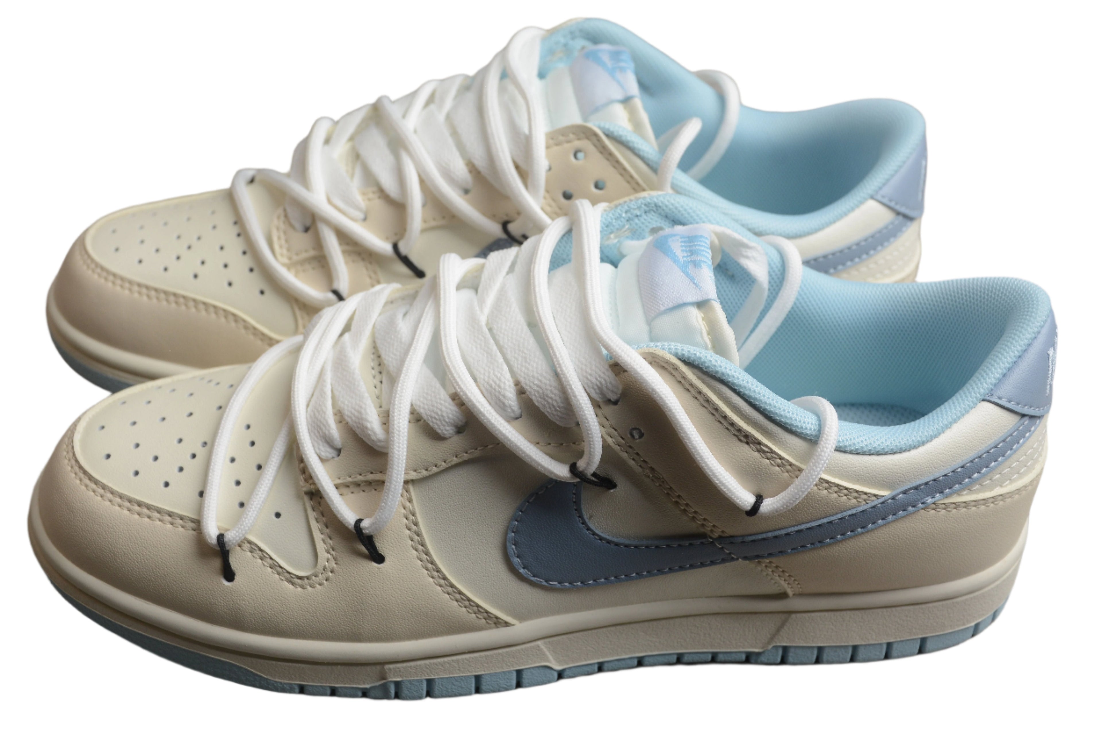 Nike Dunk Low SB Beige / Light Blue