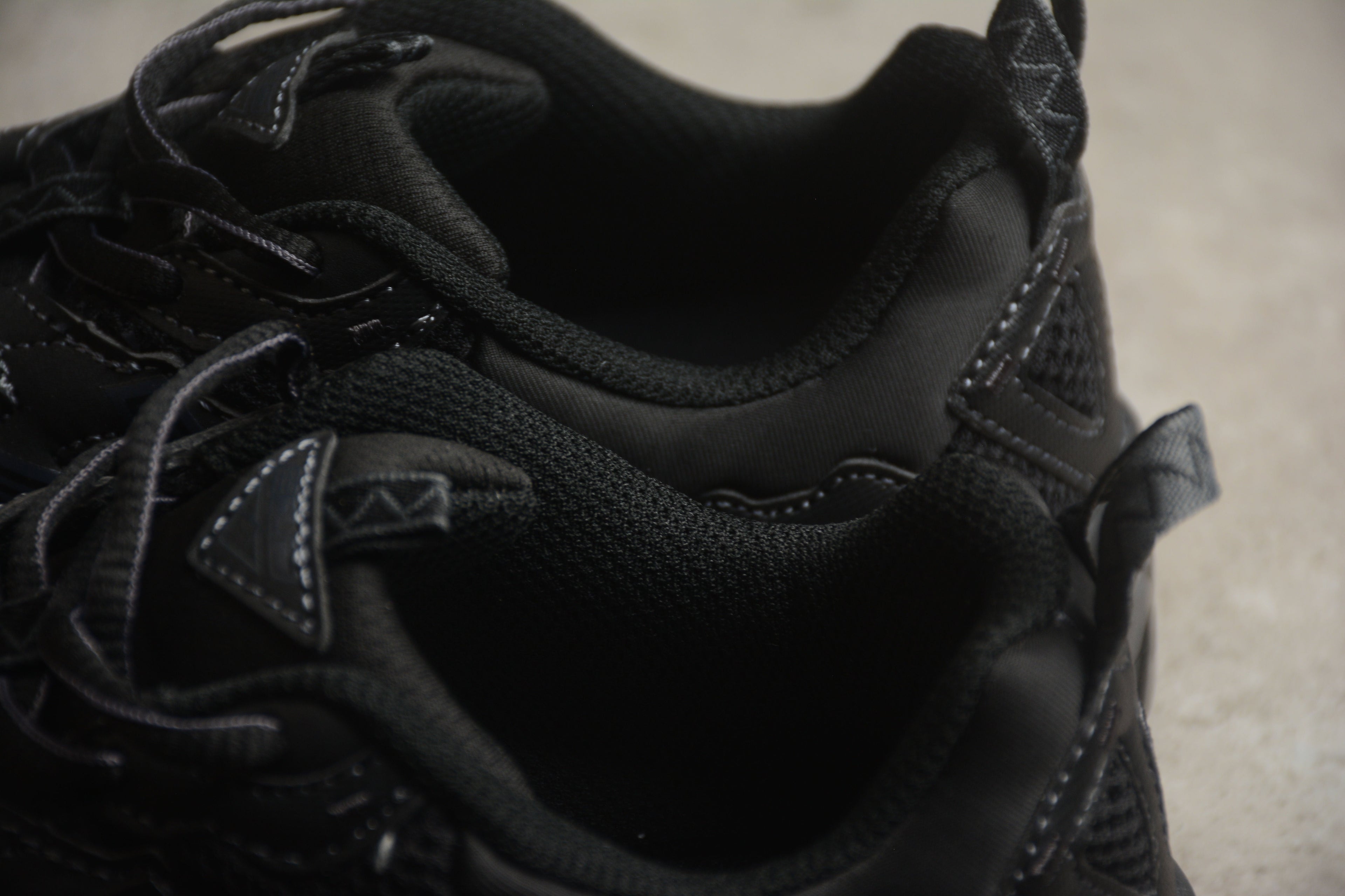 New Balance 610T Black