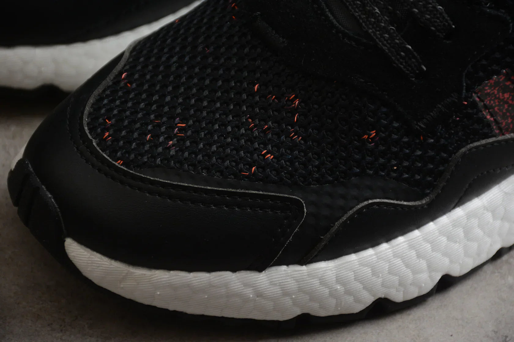 Adidas Jogger Boost Black / Red Speckle