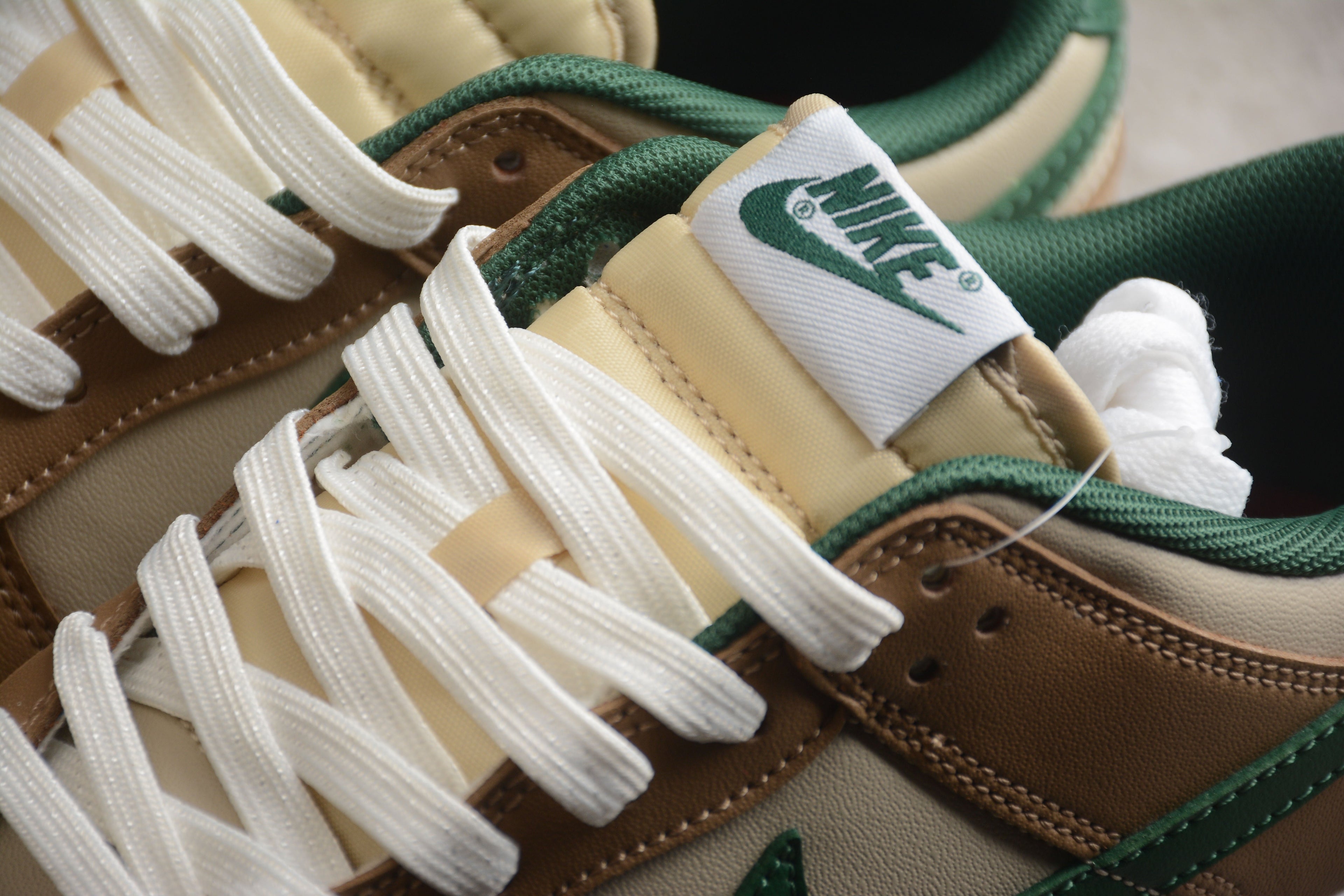 Nike Dunk Low  SB Rattan / Gorge Green