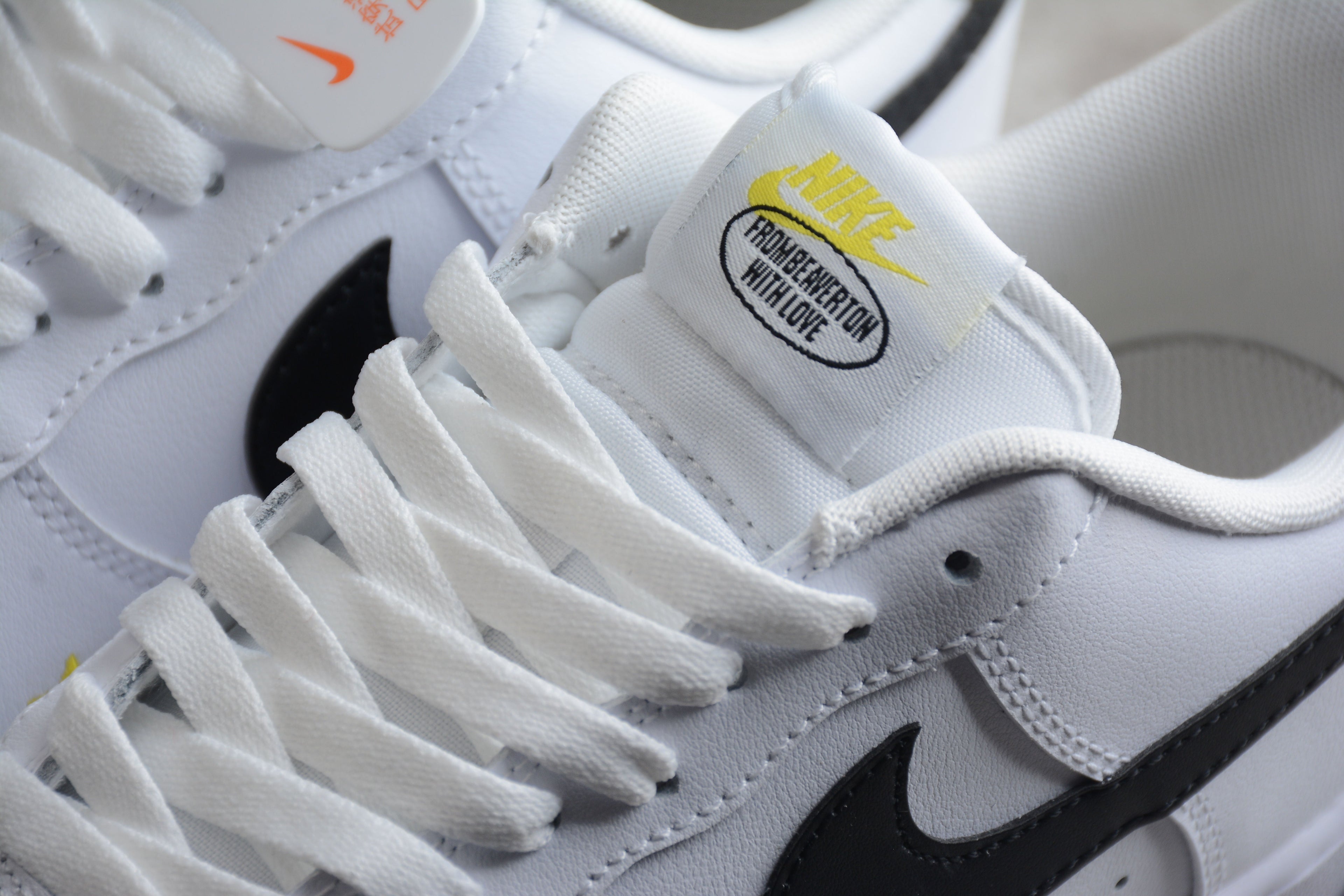 Nike Air Force One White / Black / Yellow