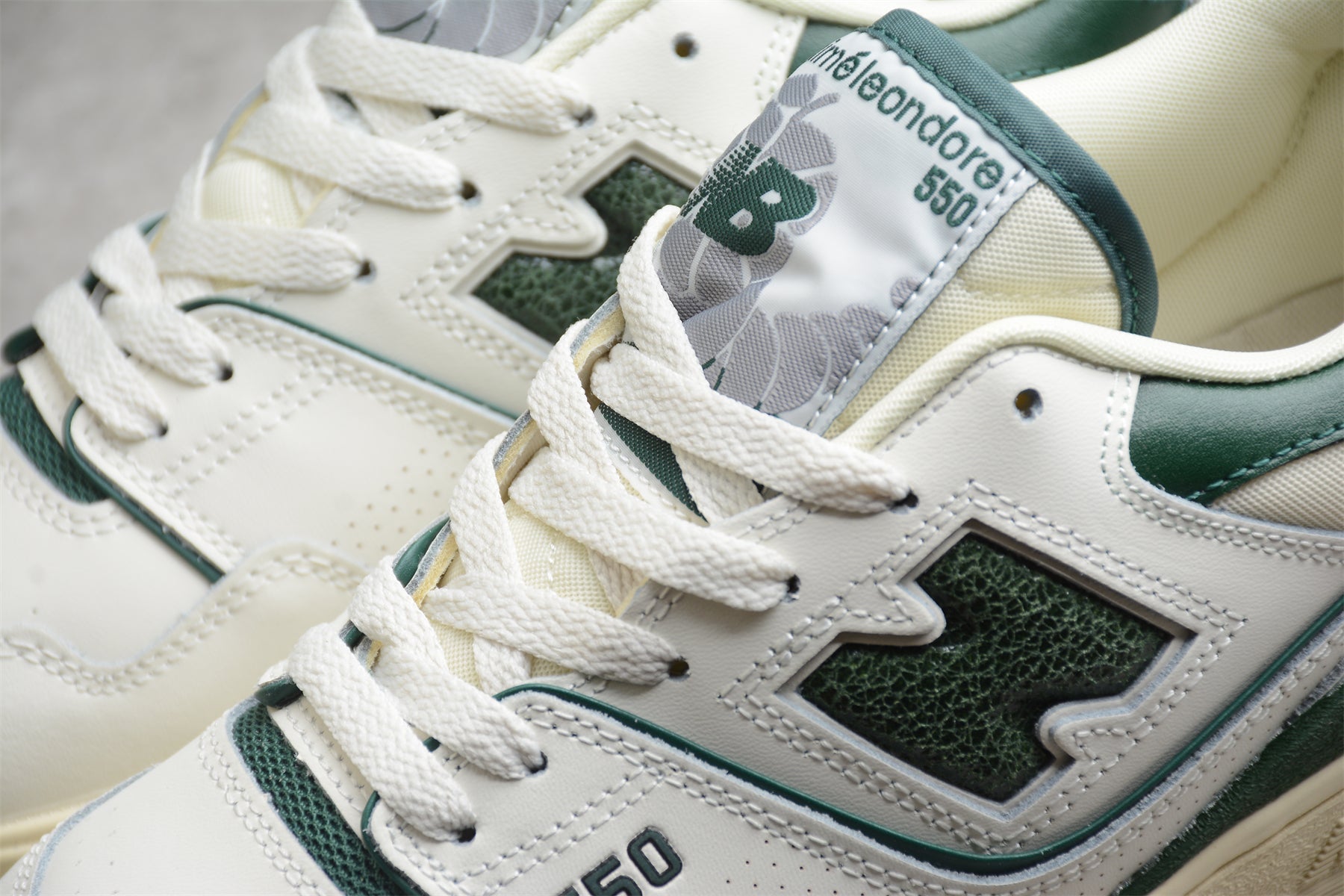 New Balance 550 Sea Salt Marsh Green