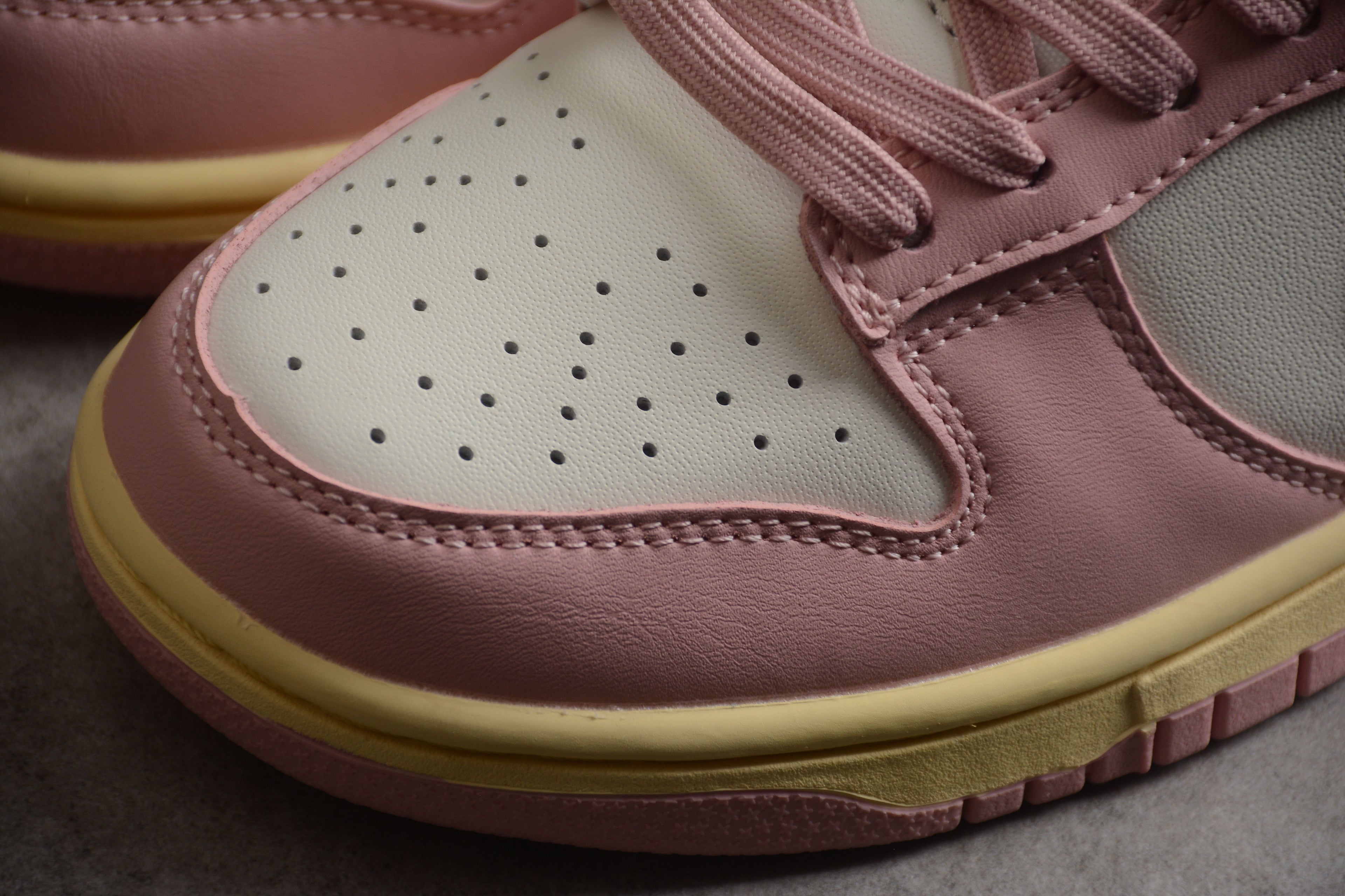 Nike Dunk Low  SB Oxford Pink