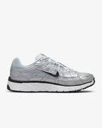 Nike P-6000 Metallic Platinum / Black