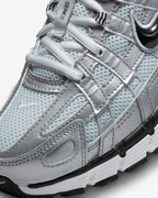 Nike P-6000 Metallic Platinum / Black