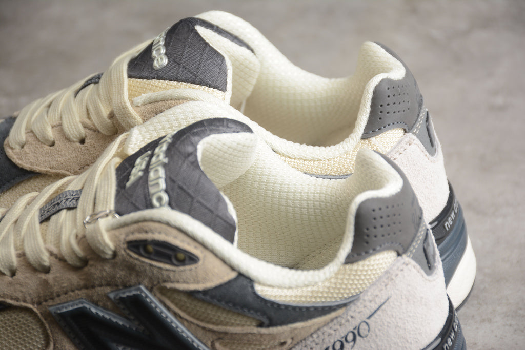 New Balance V3 990 Beige / Black