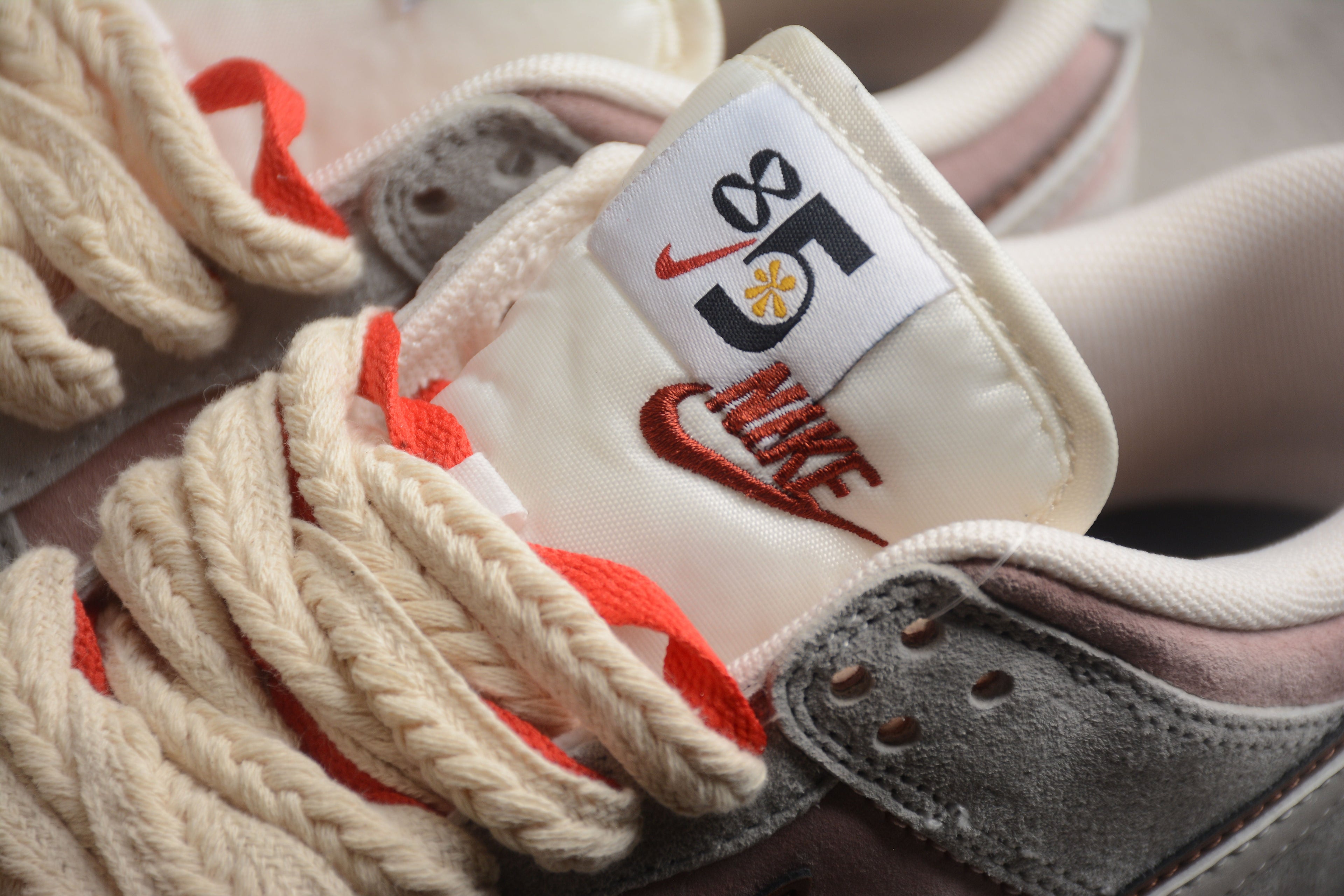 Nike Dunk Low SB Light Grey / Pink