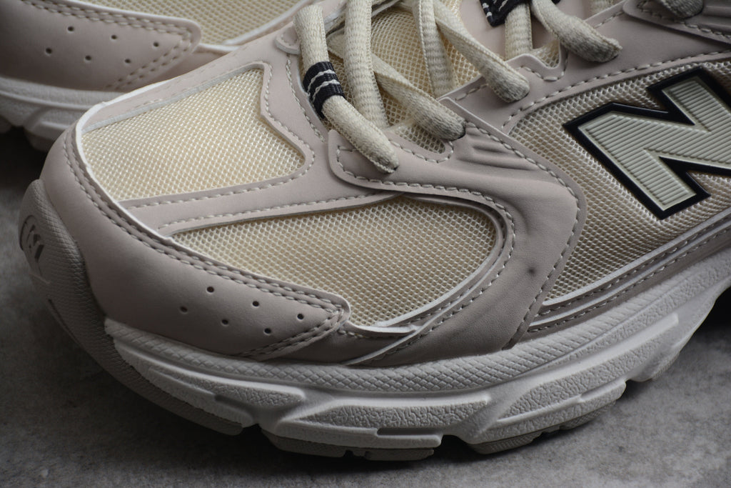 New Balance 530 Beige