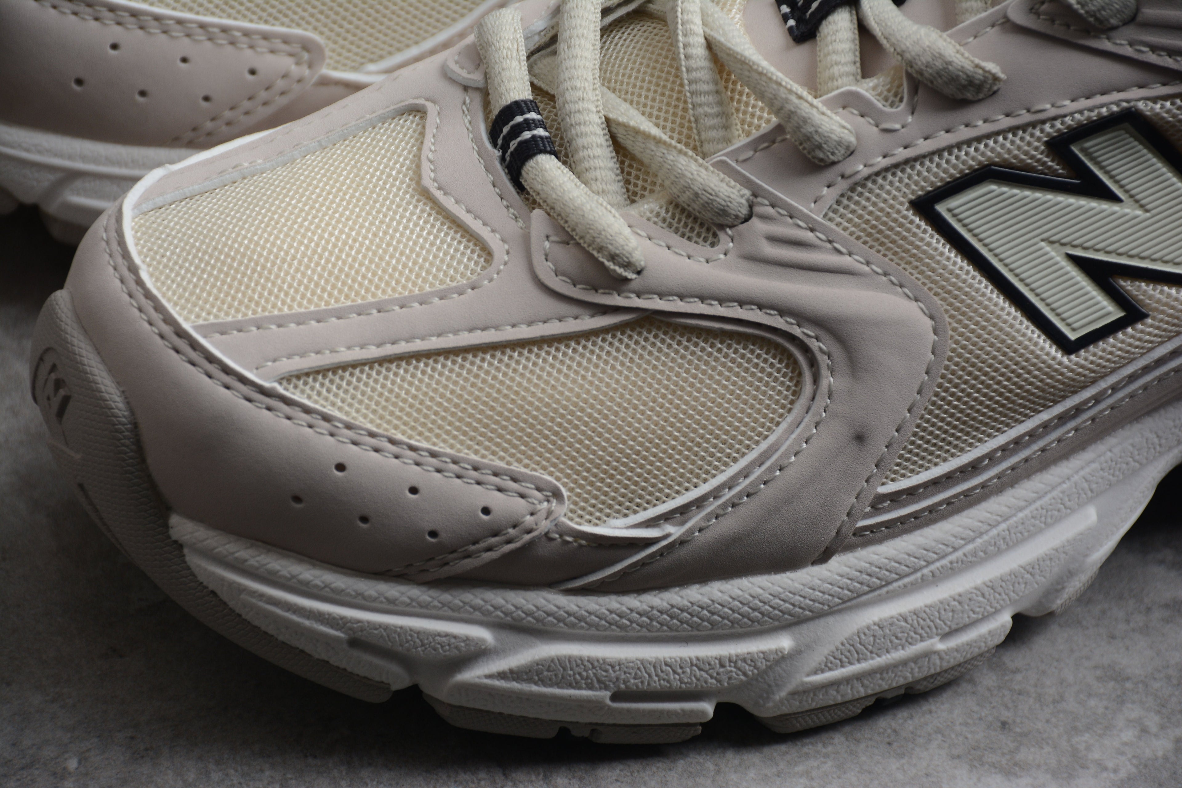 New Balance 530 Beige