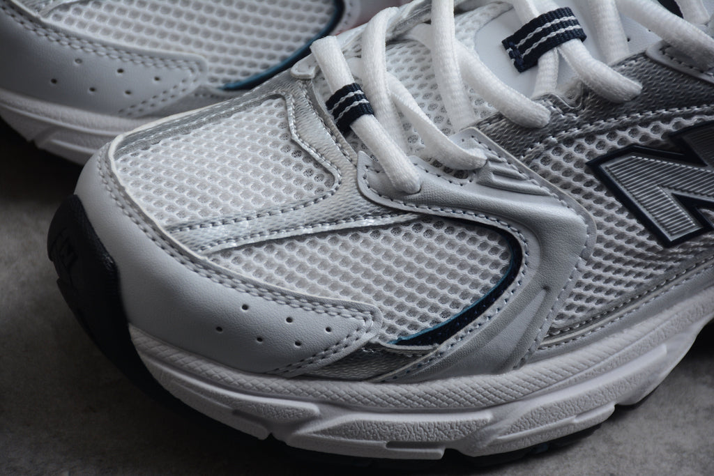 New Balance 530 Dark Blue / White