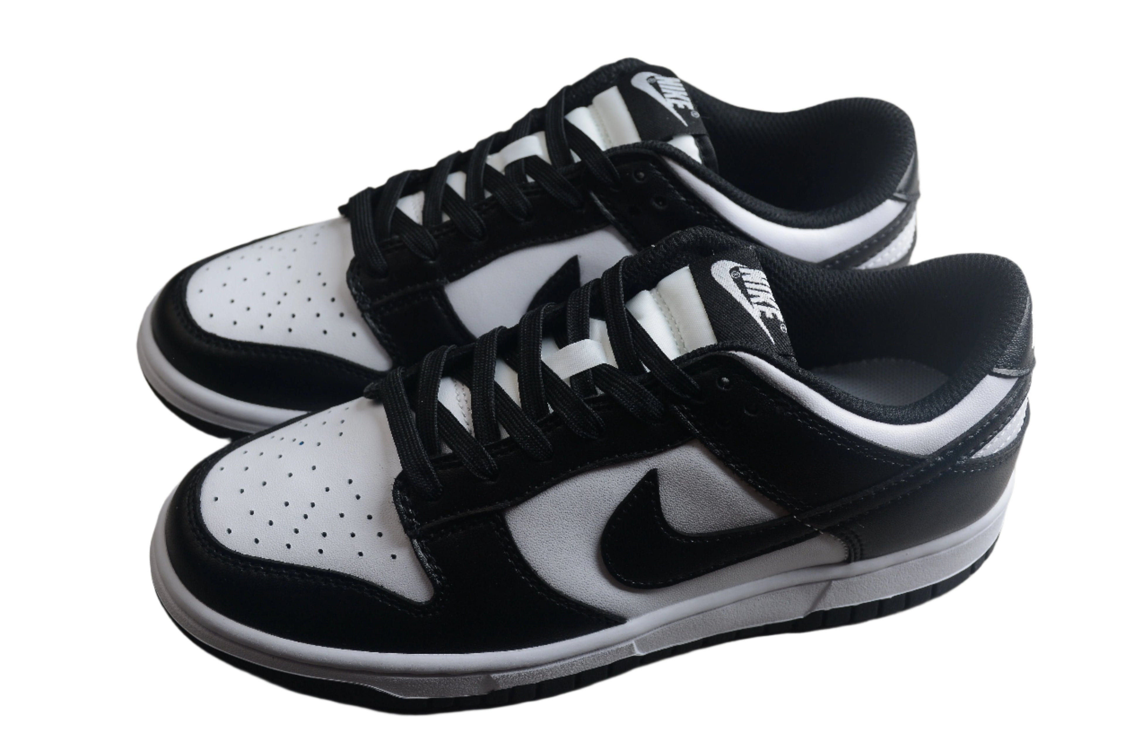 Nike Dunk Low  SB Black / White