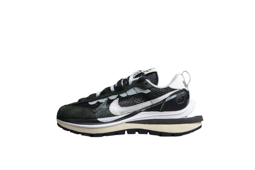 Nike x sacai VaporWaffle Black / White