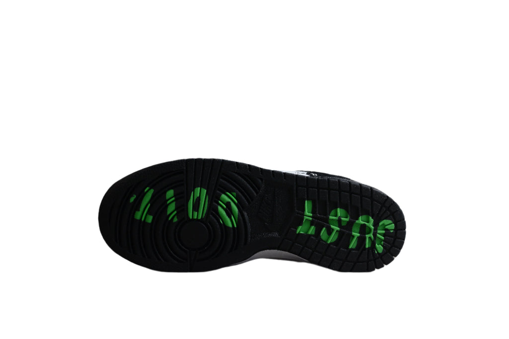 Nike Dunk Low SB Black / Red / Green