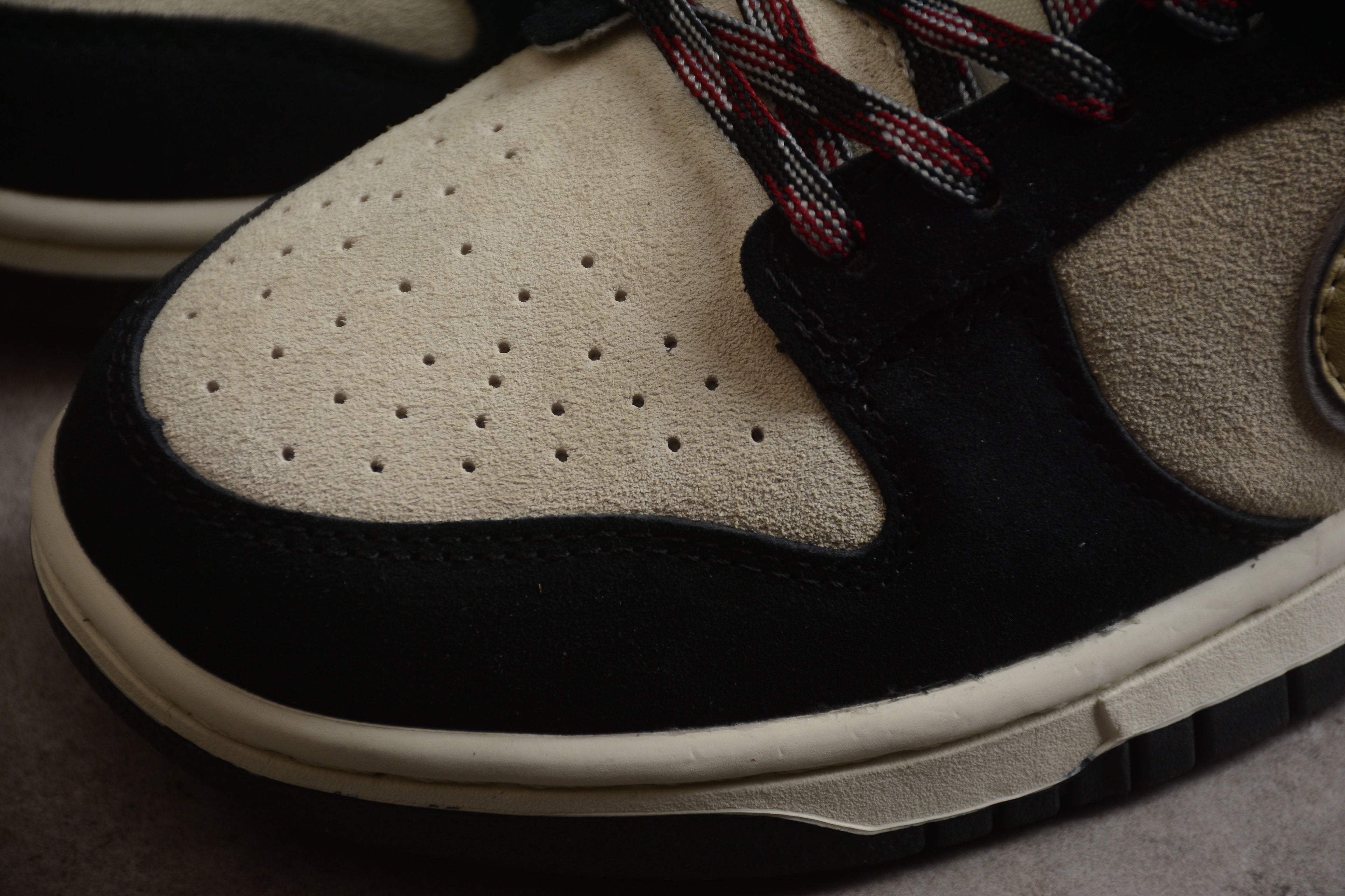 Nike Dunk Low Pro SB Beige / Black