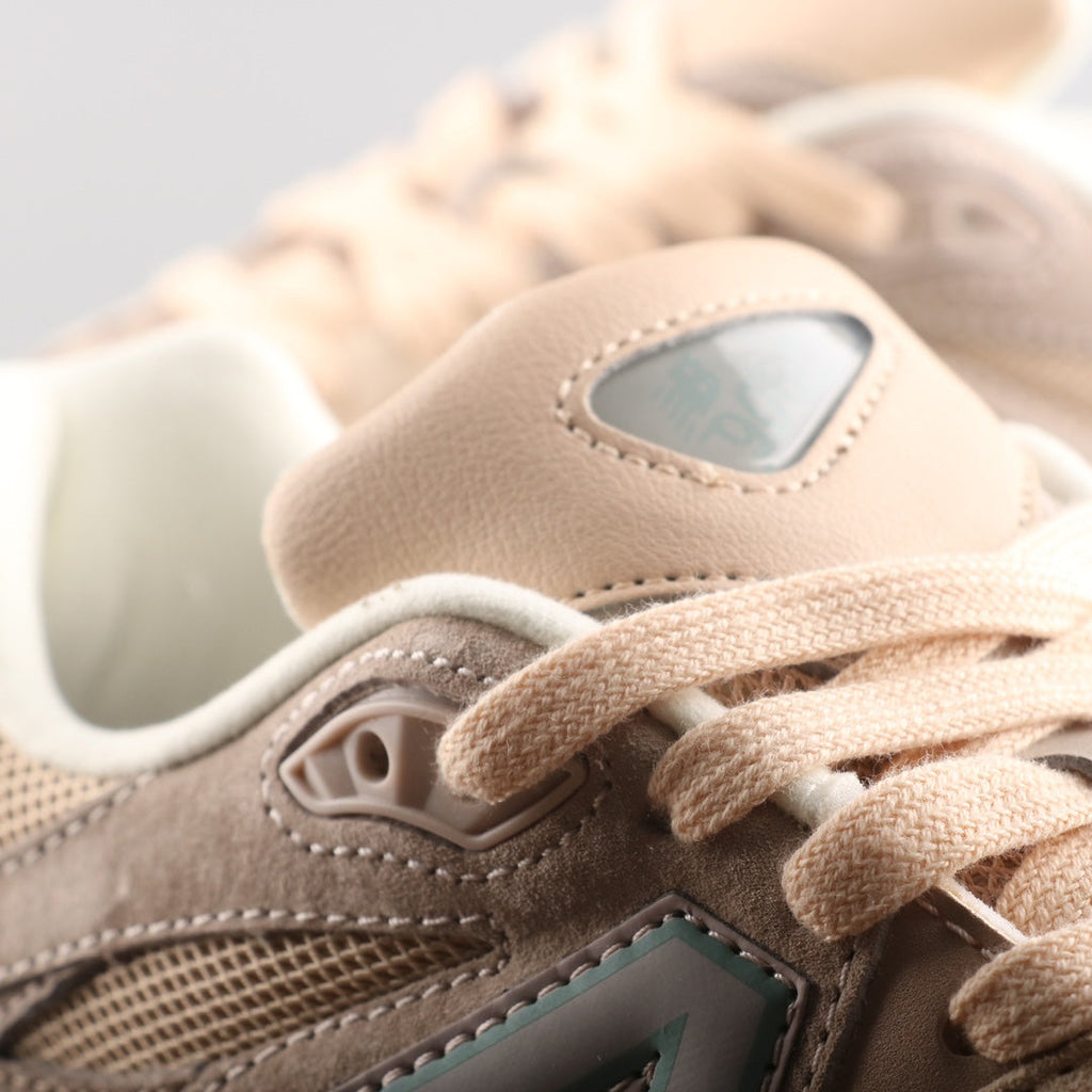 New Balance 9060 Ivory