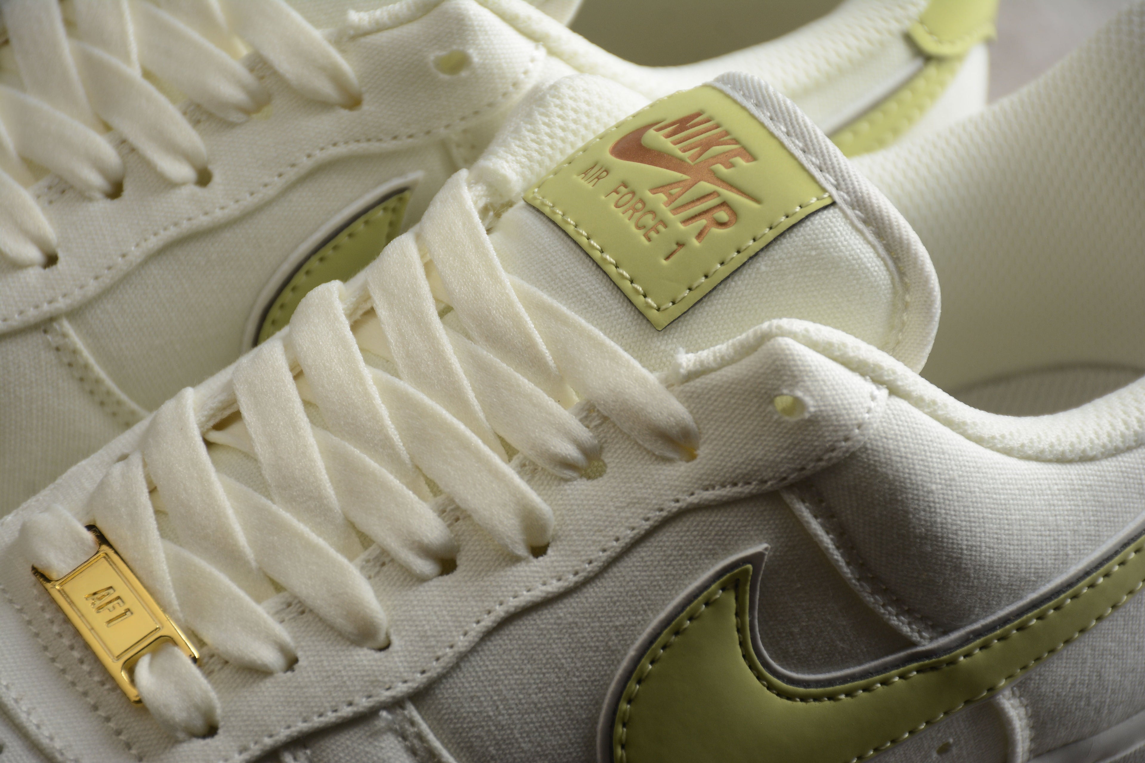 Nike Air Force One White / Olive Aura