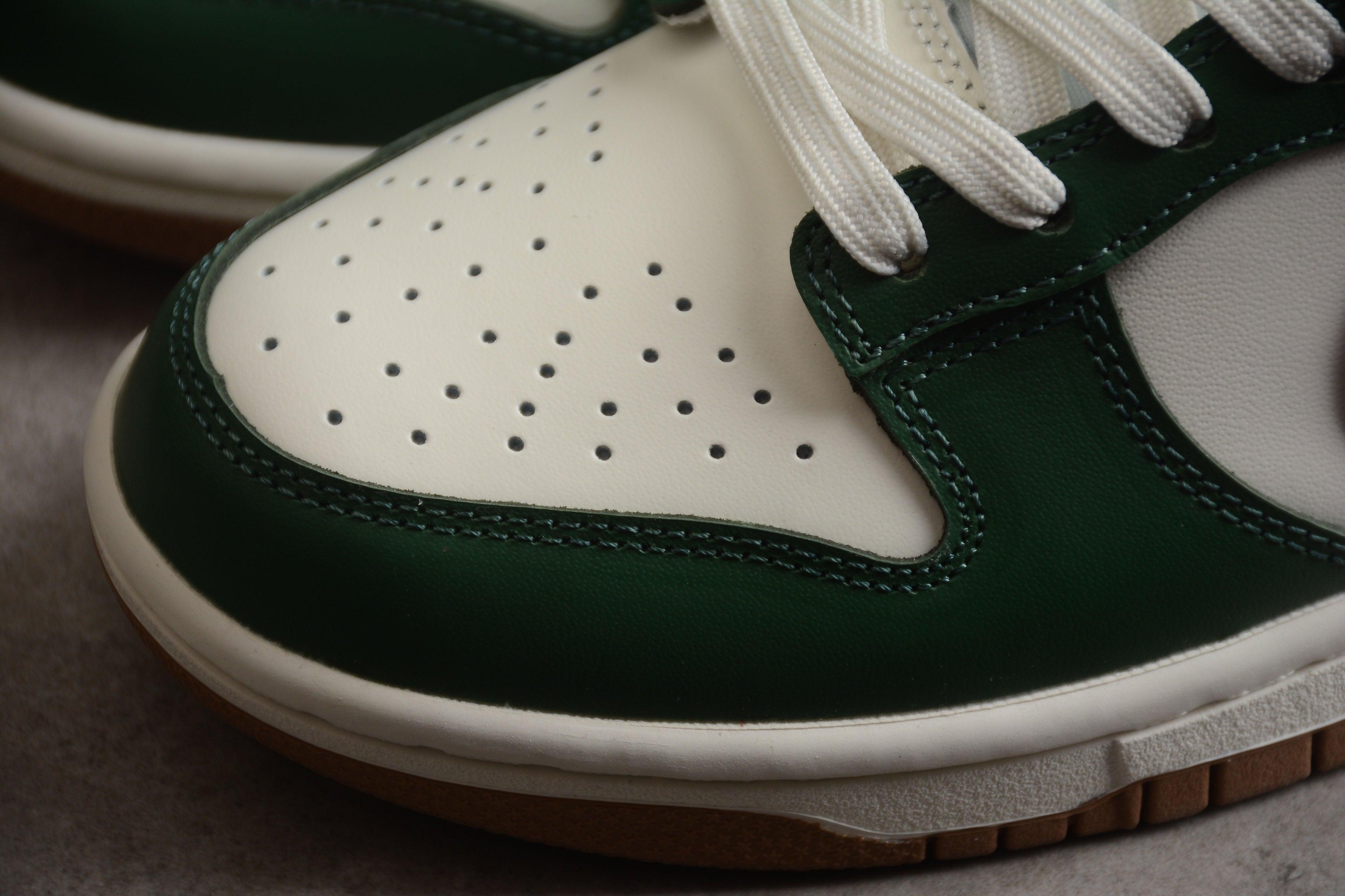 Nike Dunk Low  SB Green / Burgundy
