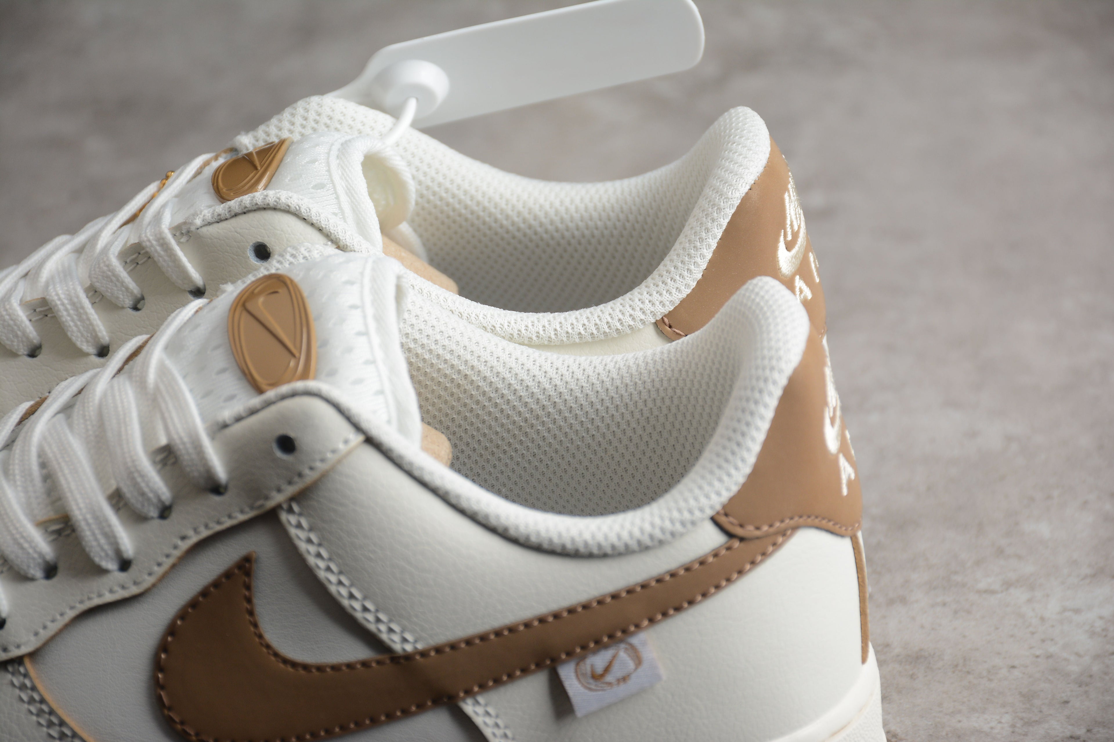 Nike Air Force One Mocha Brown / White