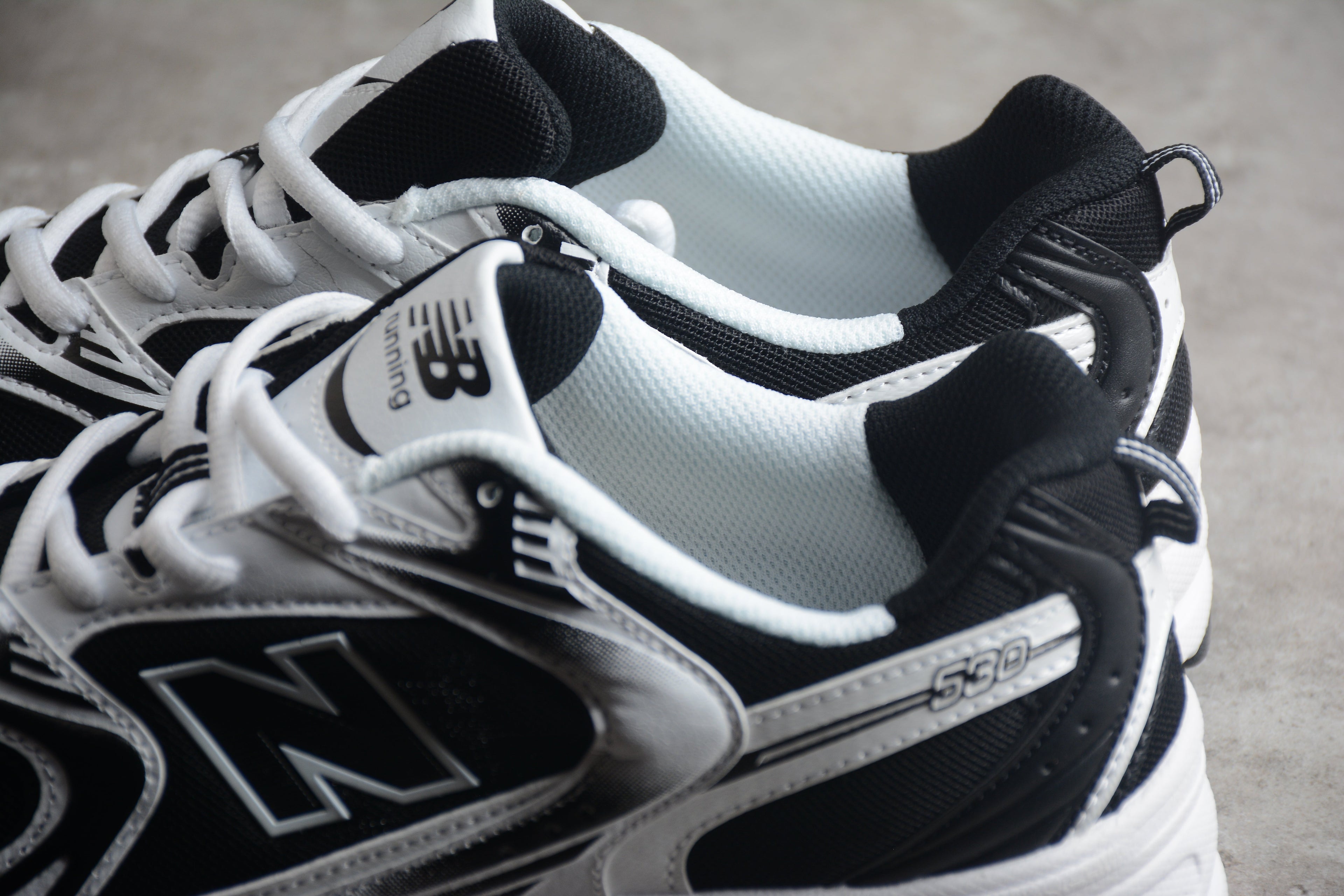 New Balance 530 White / Black
