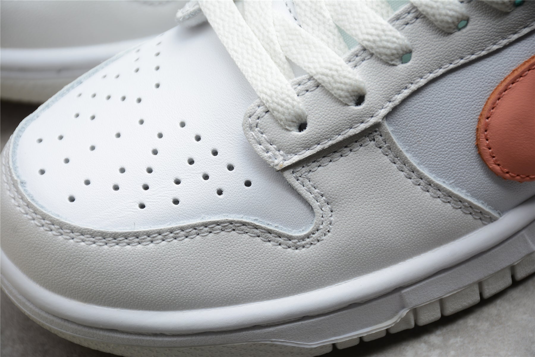 Nike Dunk Low SB Grey / Crimson Bliss