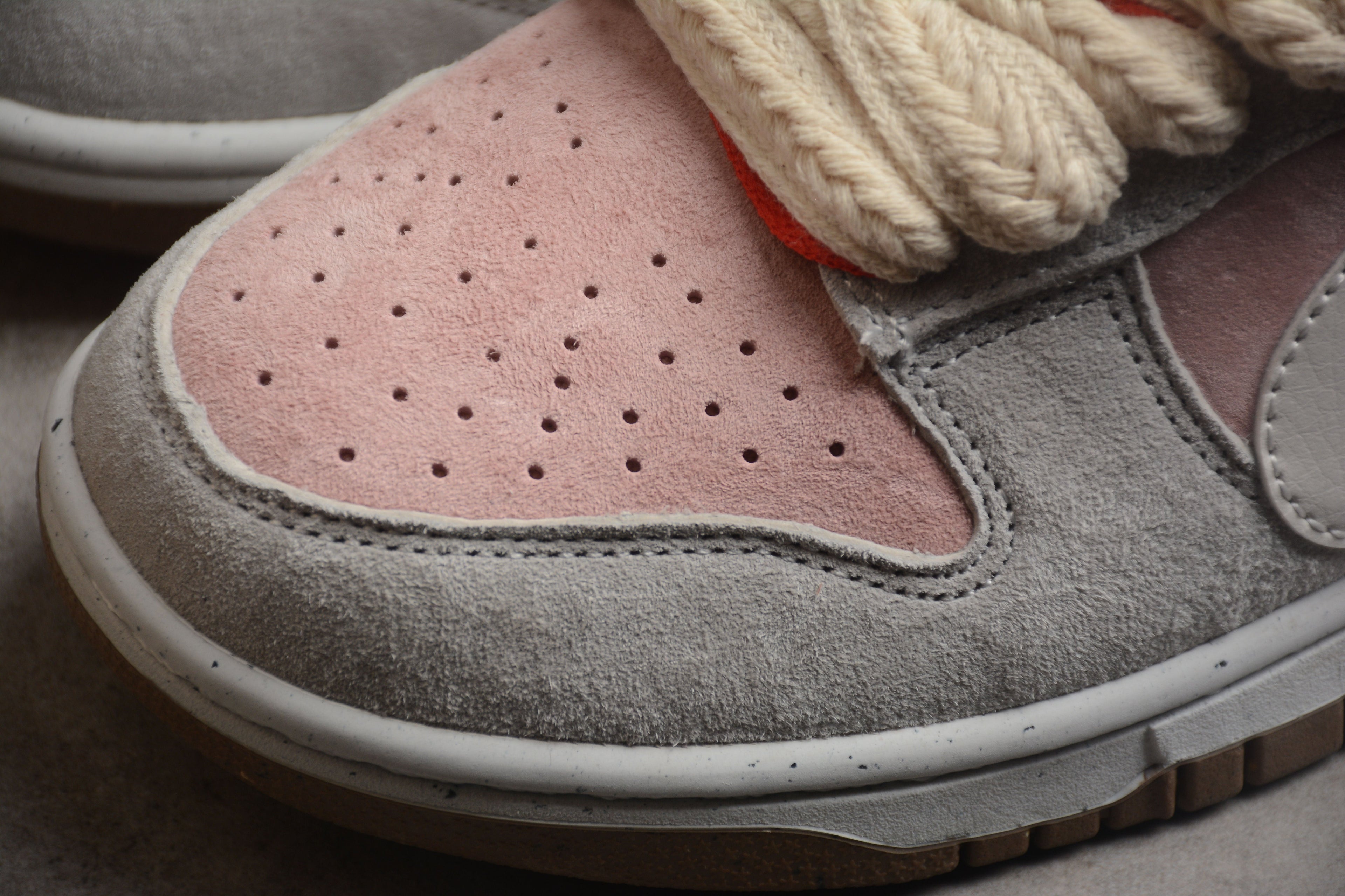 Nike Dunk Low SB Light Grey / Pink