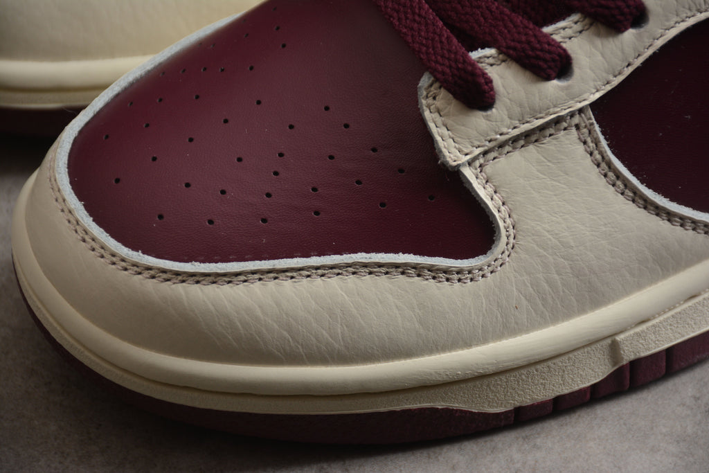 Nike Dunk Low  SB White / Burgundy / Pink